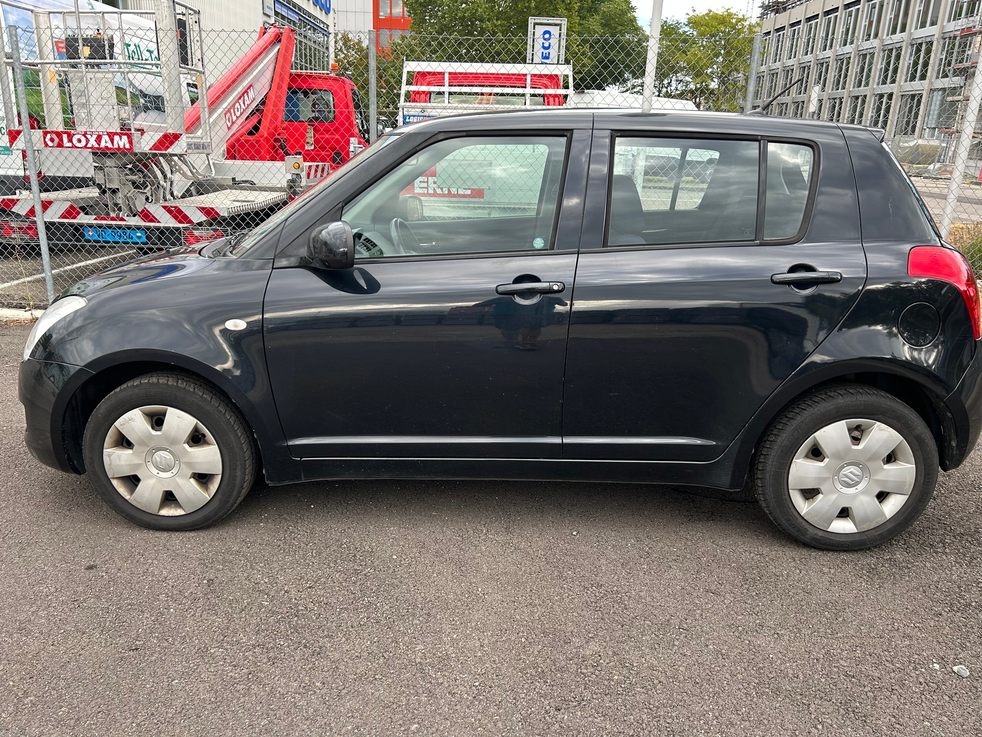 SUZUKI Swift 1.3i 16V GL 4x4-image-1