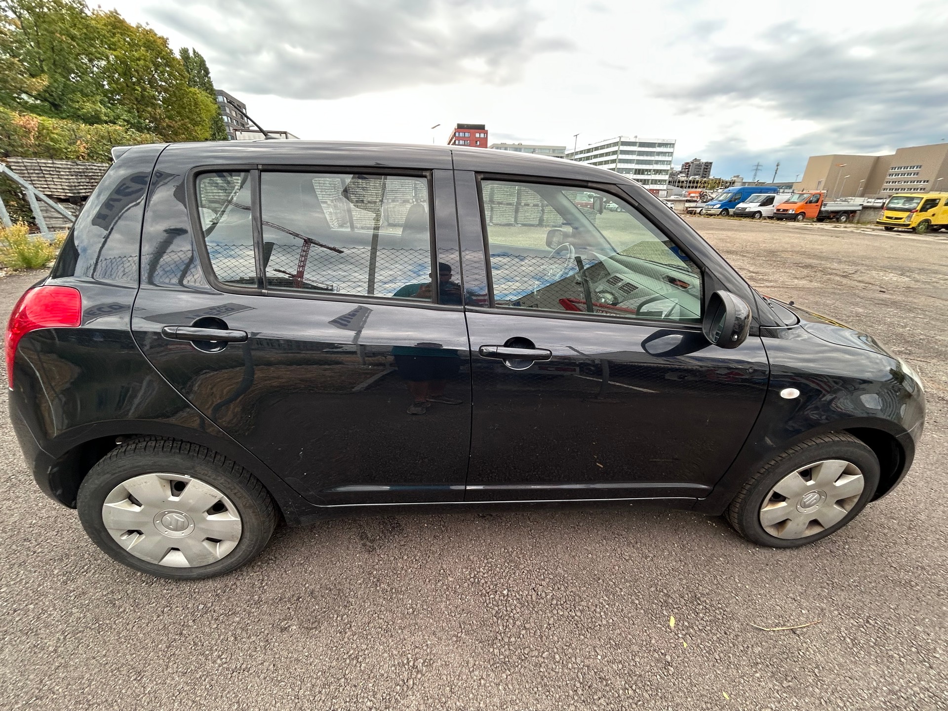 SUZUKI Swift 1.3i 16V GL 4x4-image-6