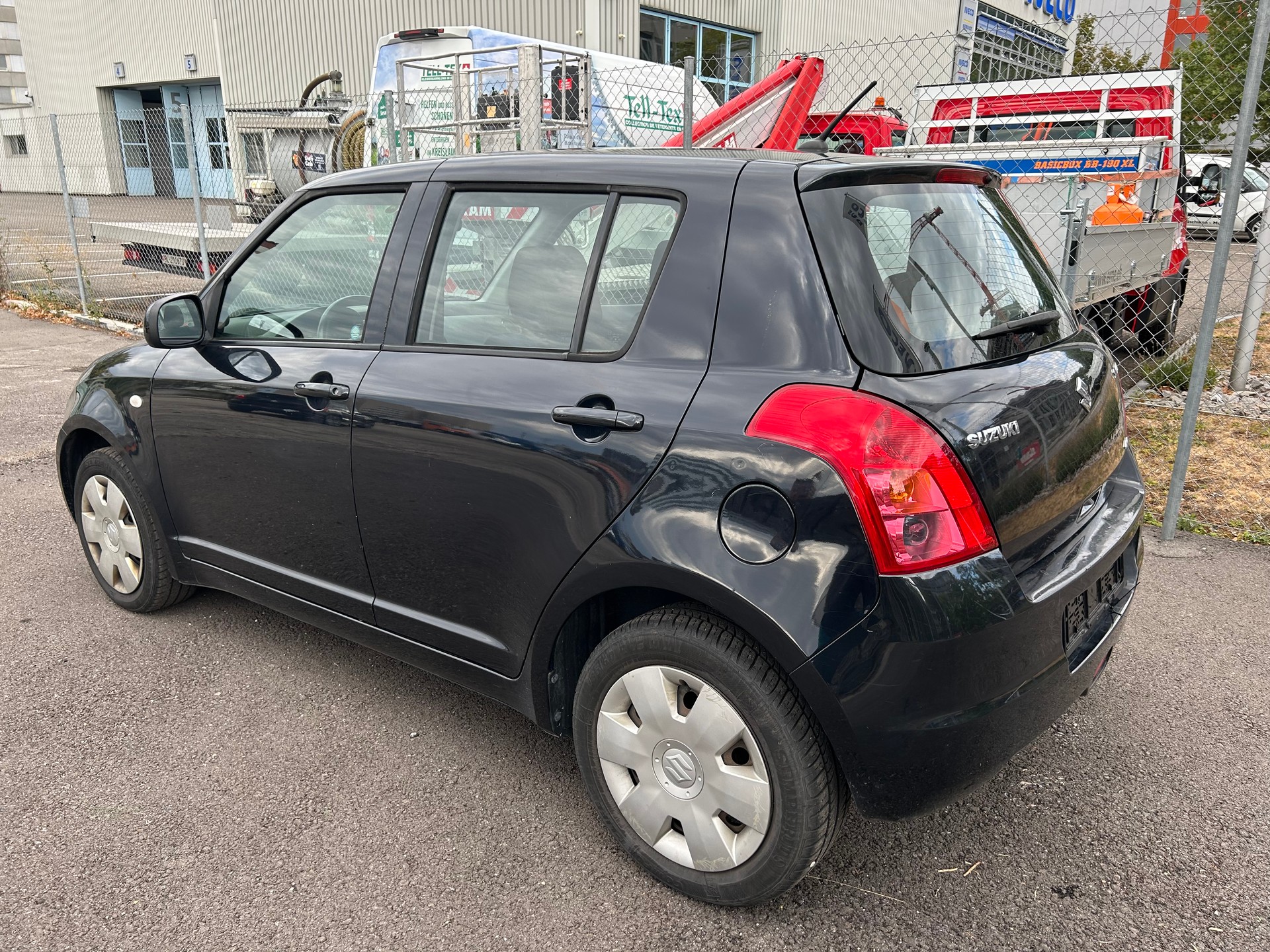SUZUKI Swift 1.3i 16V GL 4x4-image-2