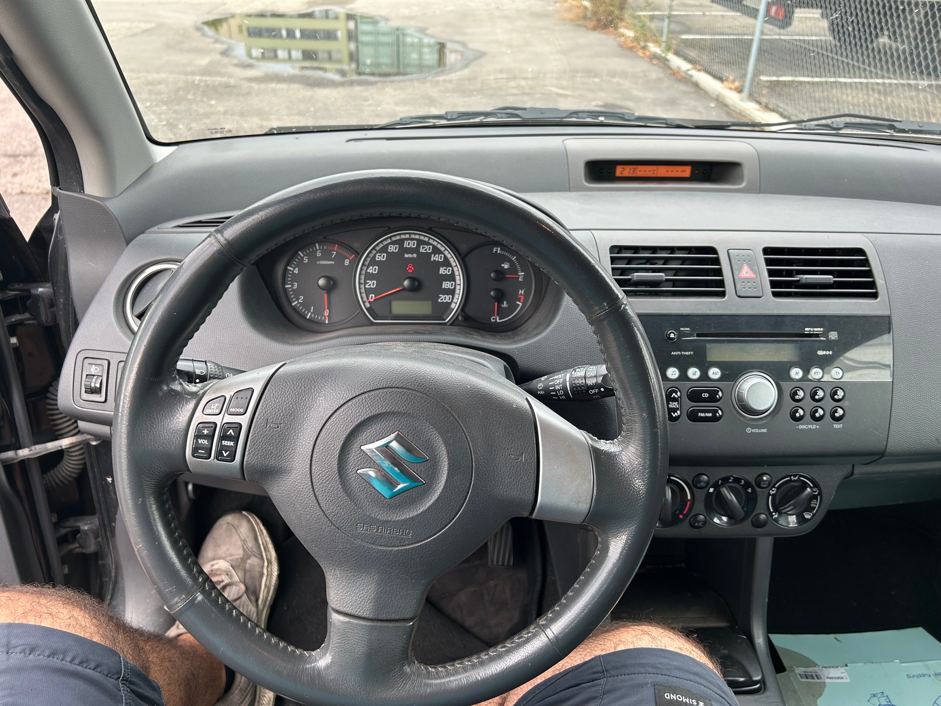 SUZUKI Swift 1.3i 16V GL 4x4-image-10