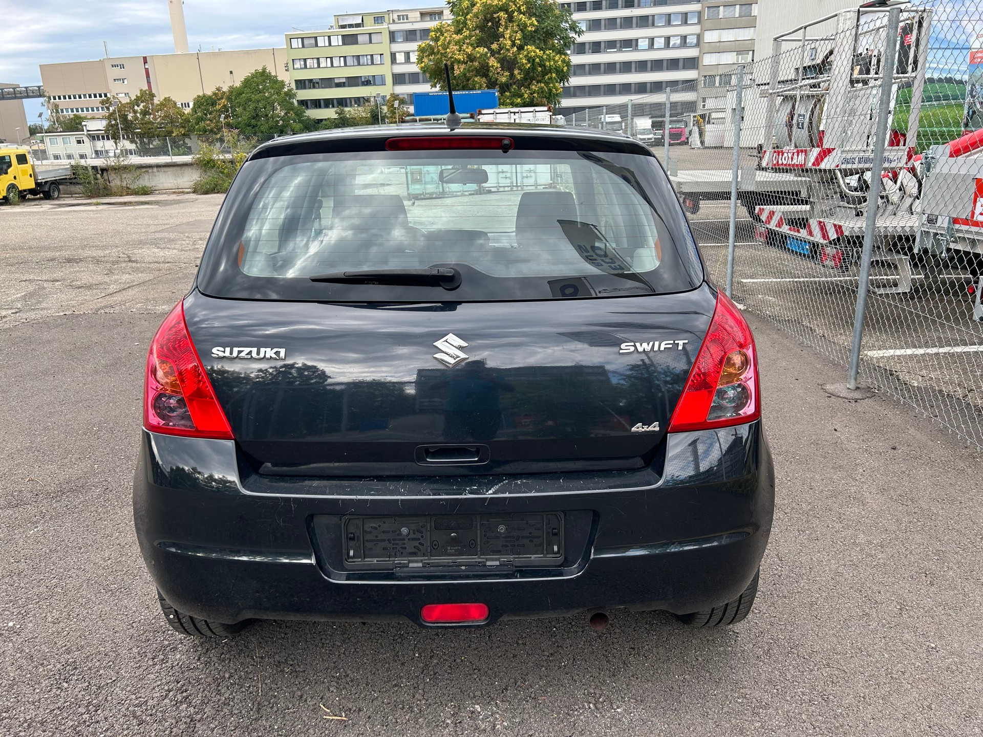 SUZUKI Swift 1.3i 16V GL 4x4-image-3