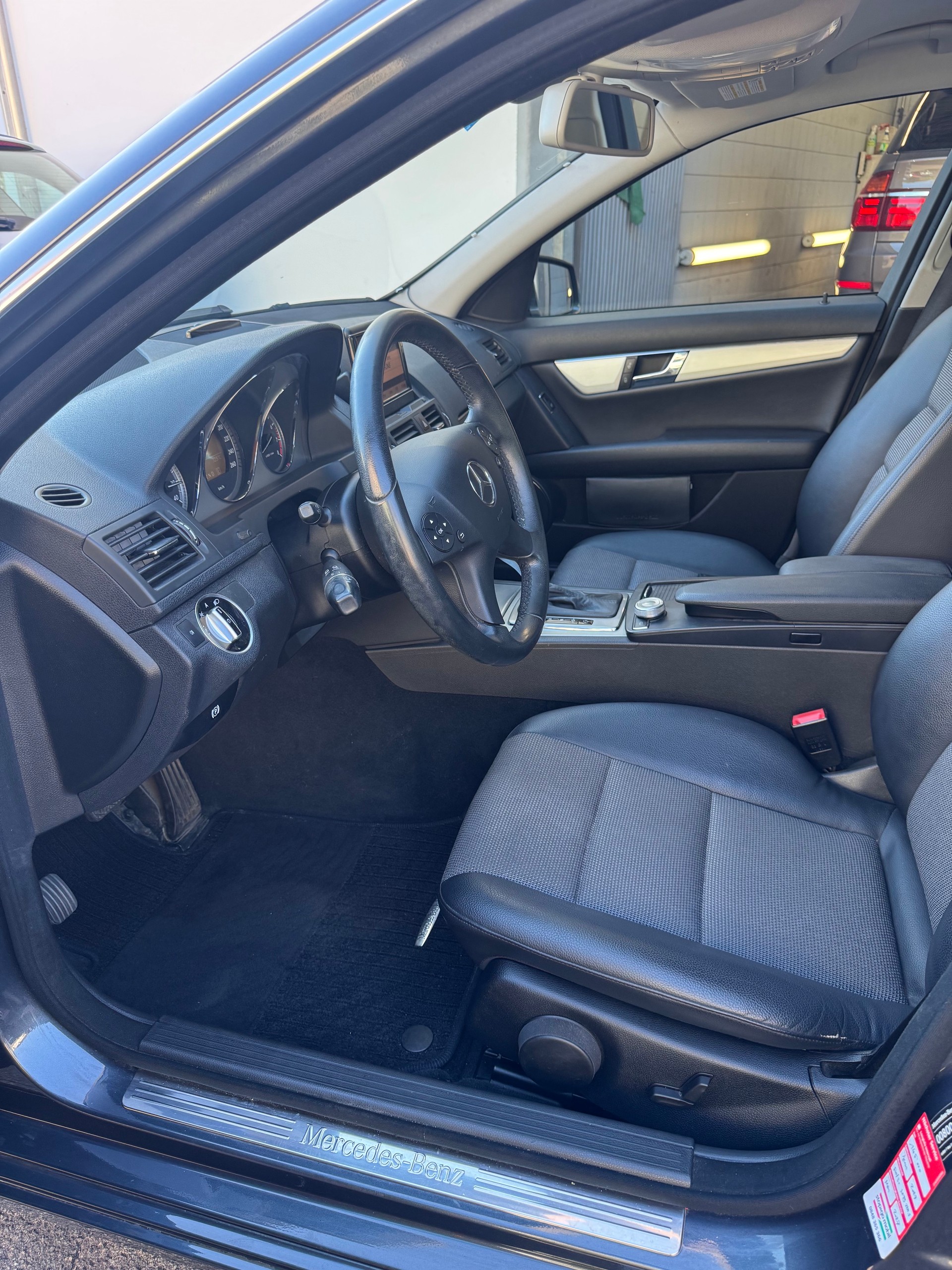 MERCEDES-BENZ C 300 (280) Avantgarde 4Matic 7G-Tronic-image-17