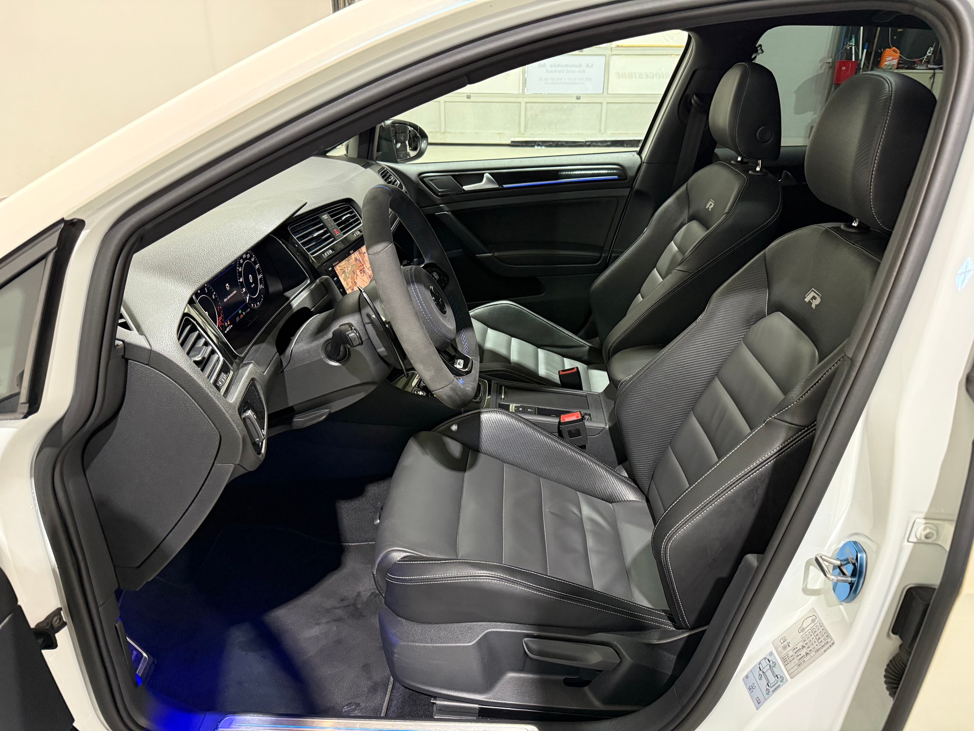 VW Golf 2.0 TSI R 4Motion DSG-image-12
