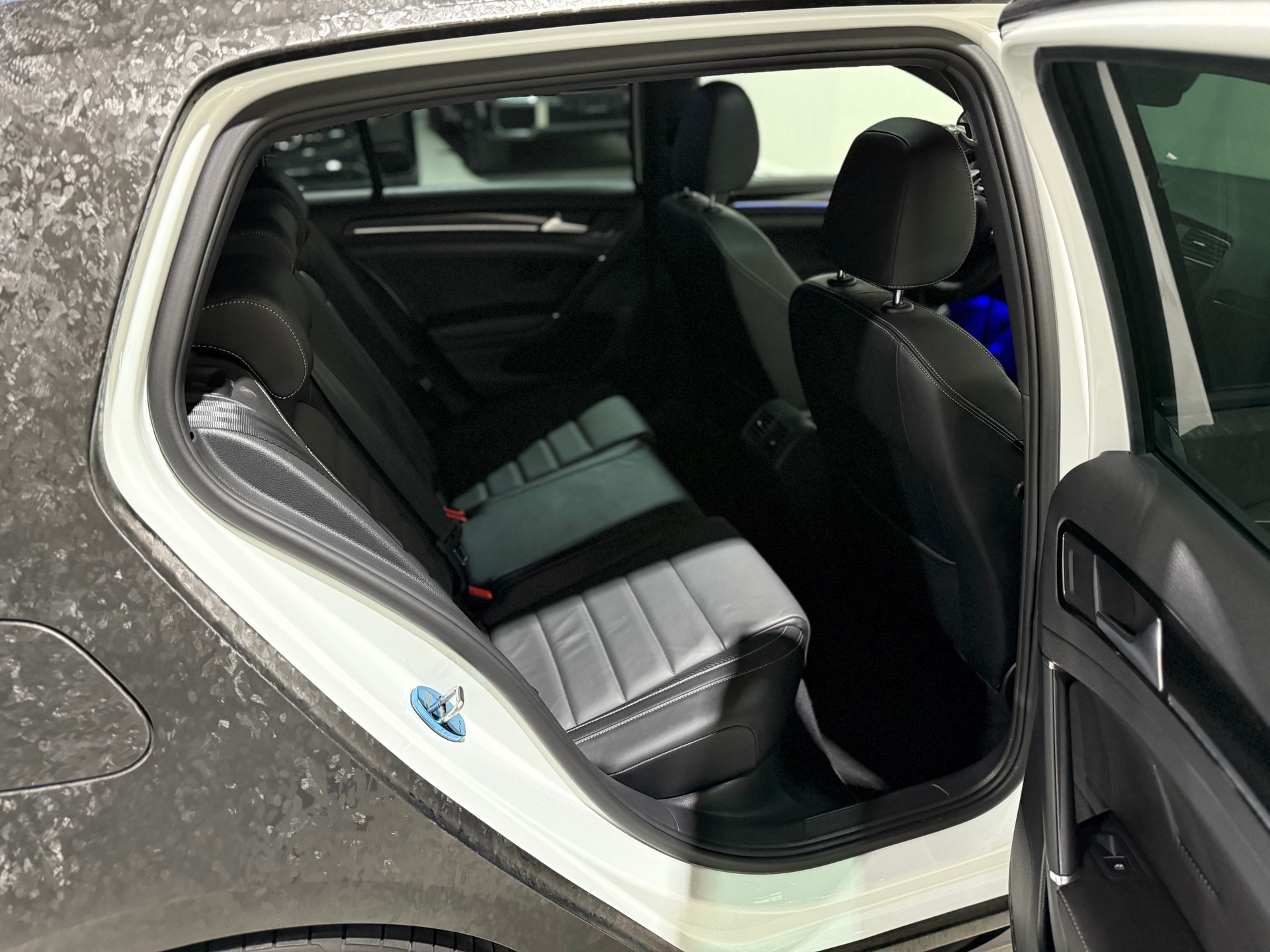 VW Golf 2.0 TSI R 4Motion DSG-image-15
