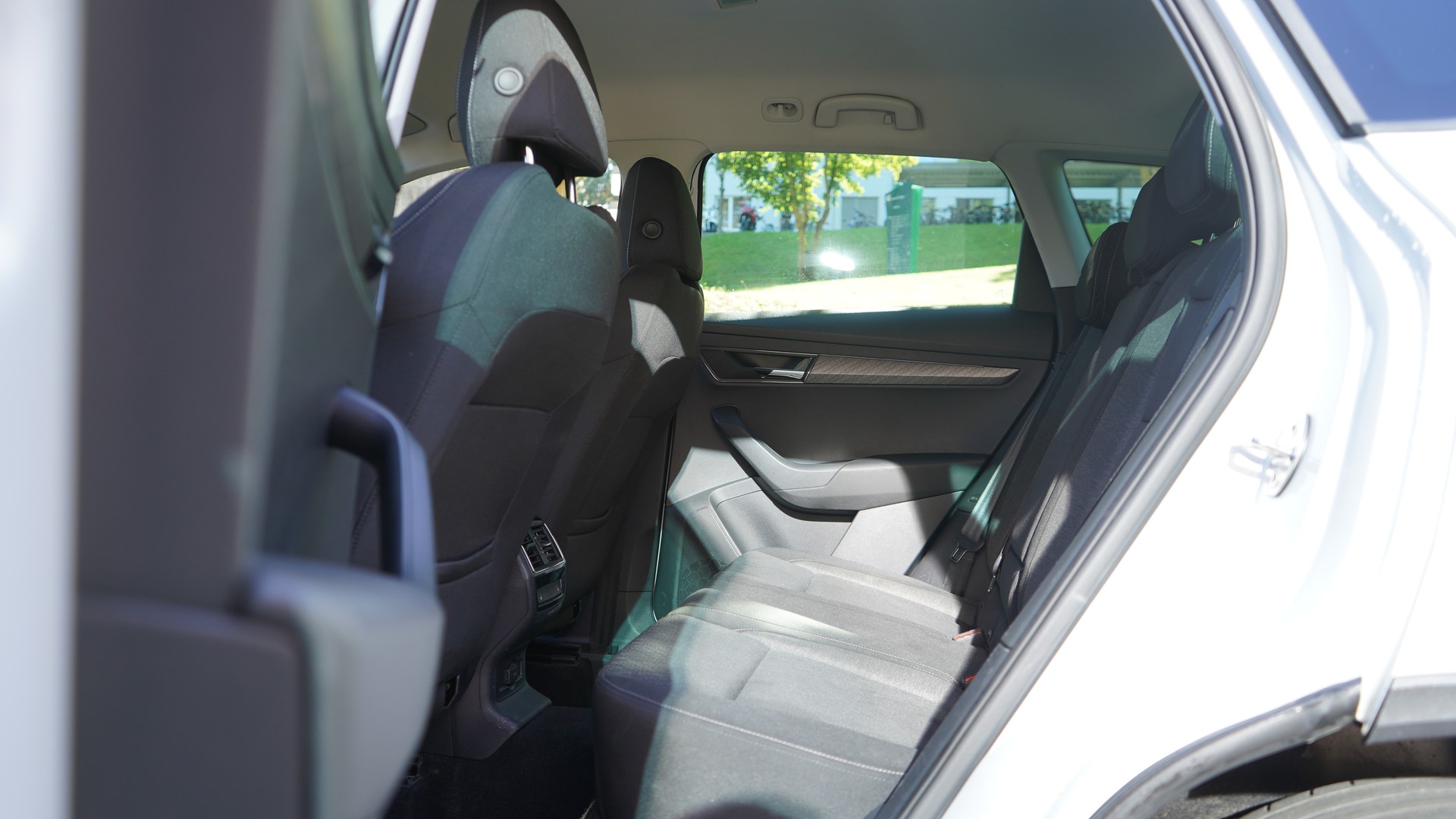 SKODA Karoq 2.0 TDI CR Style 4x4 DSG-image-9