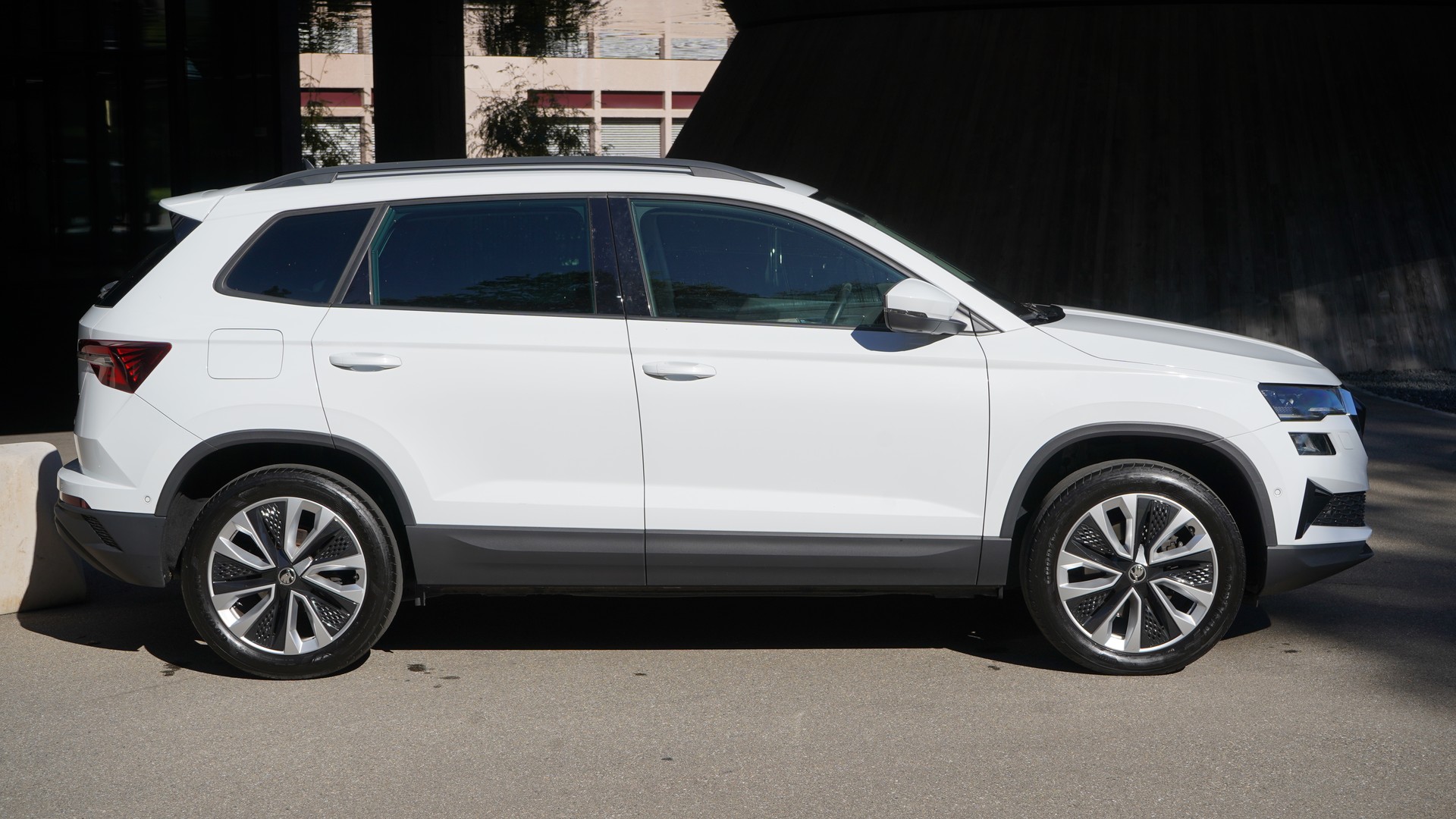 SKODA Karoq 2.0 TDI CR Style 4x4 DSG-image-2