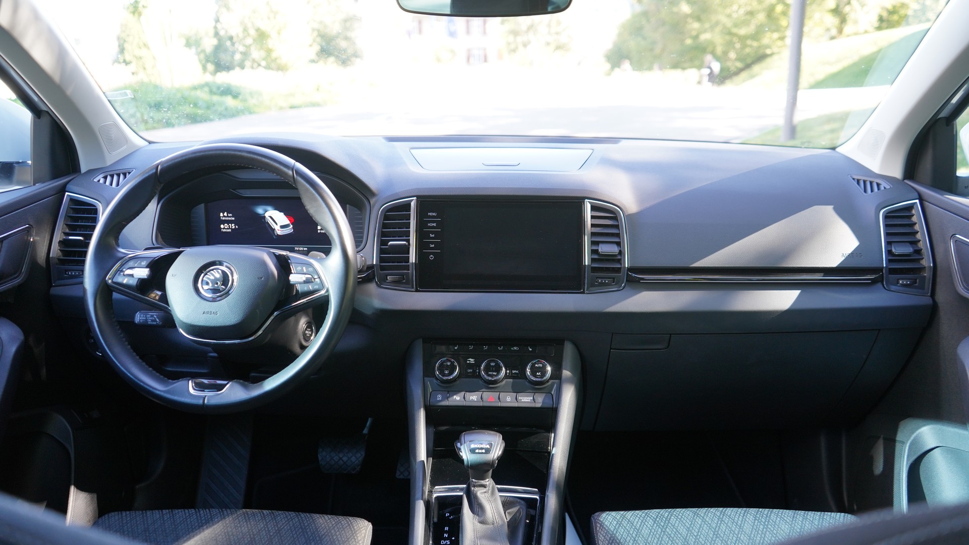 SKODA Karoq 2.0 TDI CR Style 4x4 DSG-image-13