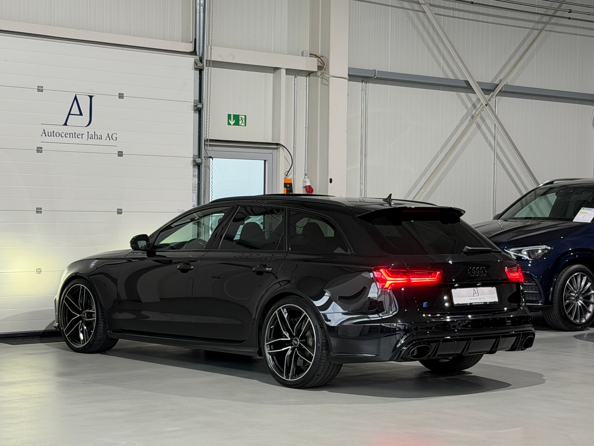 AUDI RS6 Avant 4.0 TFSI V8 performance quattro (AHK 2.1T)-image-9