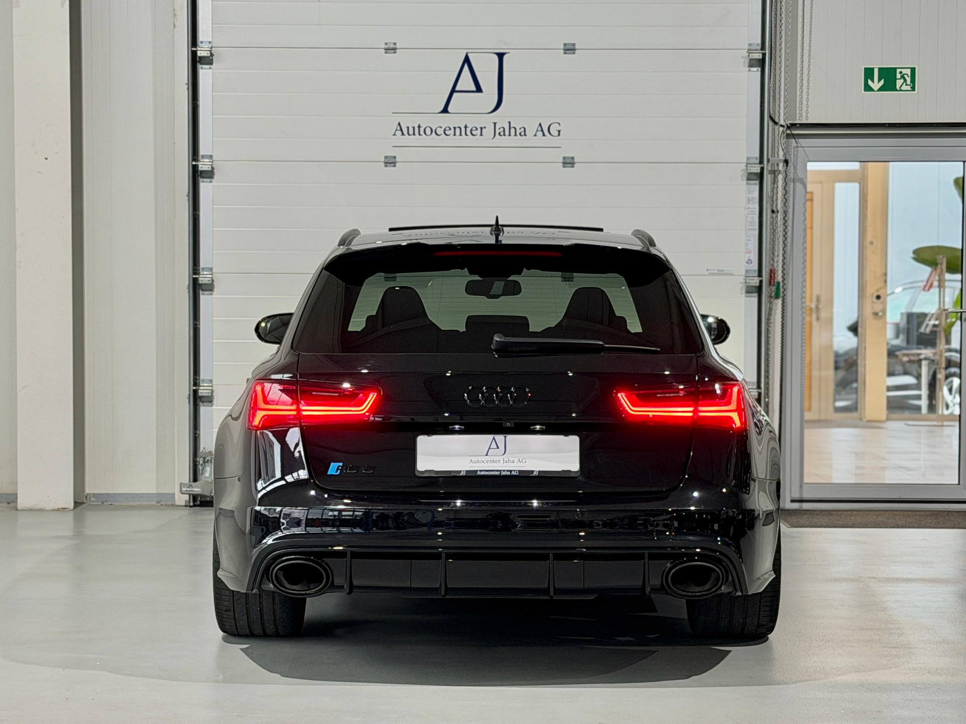 AUDI RS6 Avant 4.0 TFSI V8 performance quattro (AHK 2.1T)-image-11