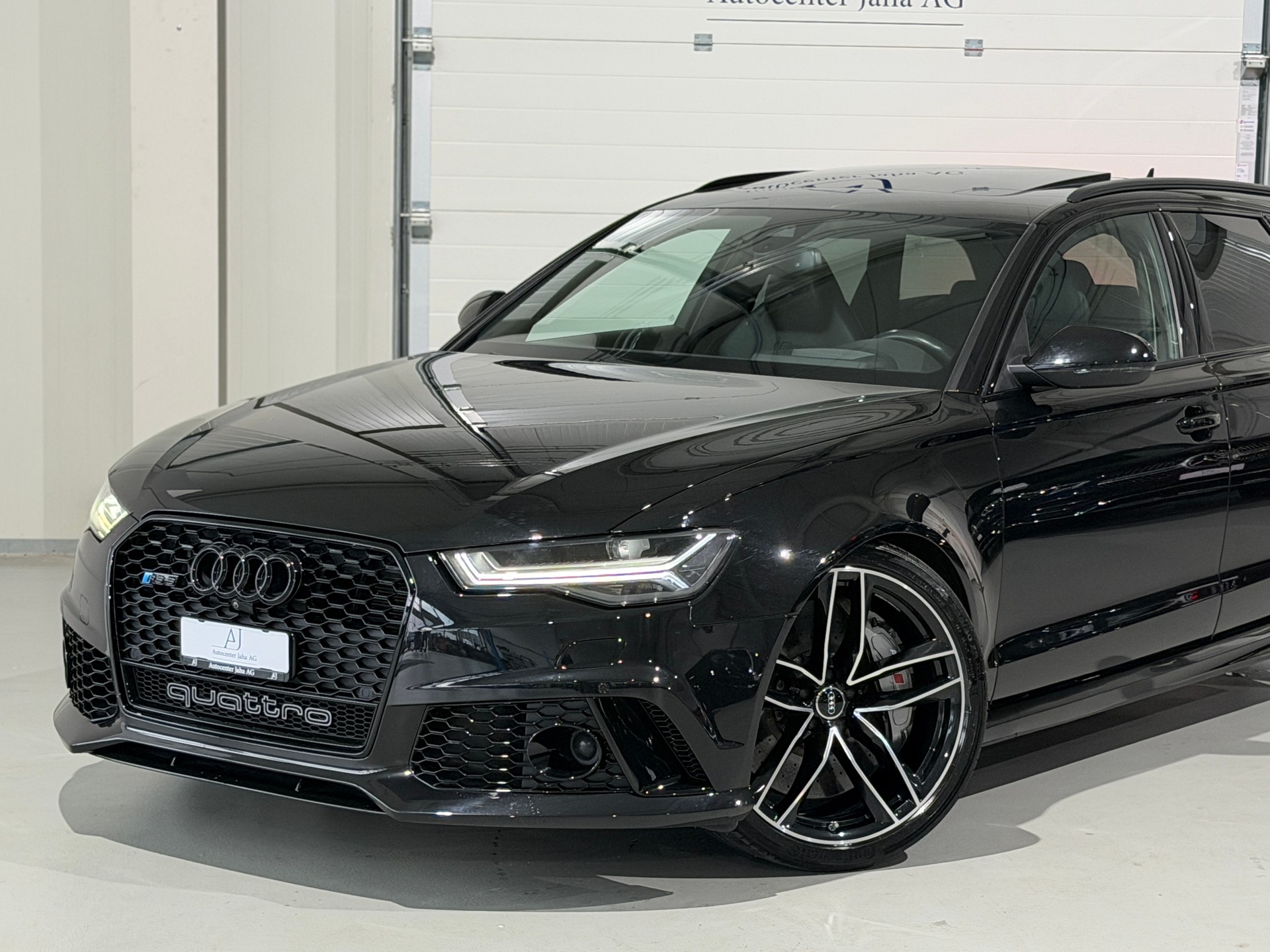 AUDI RS6 Avant 4.0 TFSI V8 performance quattro (AHK 2.1T)-image-1