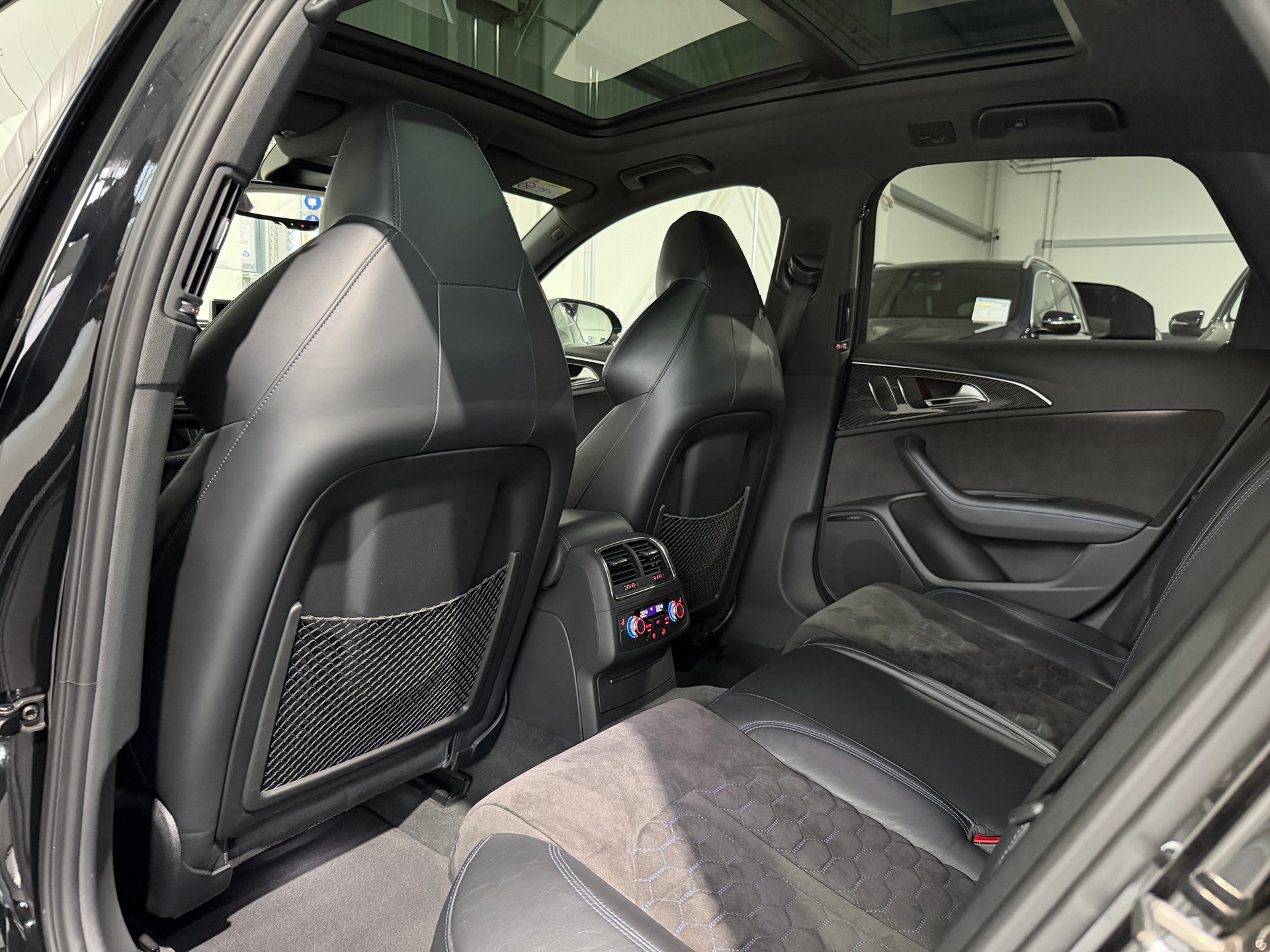 AUDI RS6 Avant 4.0 TFSI V8 performance quattro (AHK 2.1T)-image-19