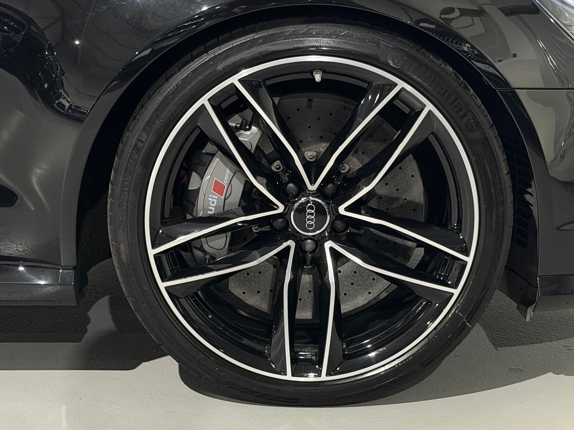 AUDI RS6 Avant 4.0 TFSI V8 performance quattro (AHK 2.1T)-image-8