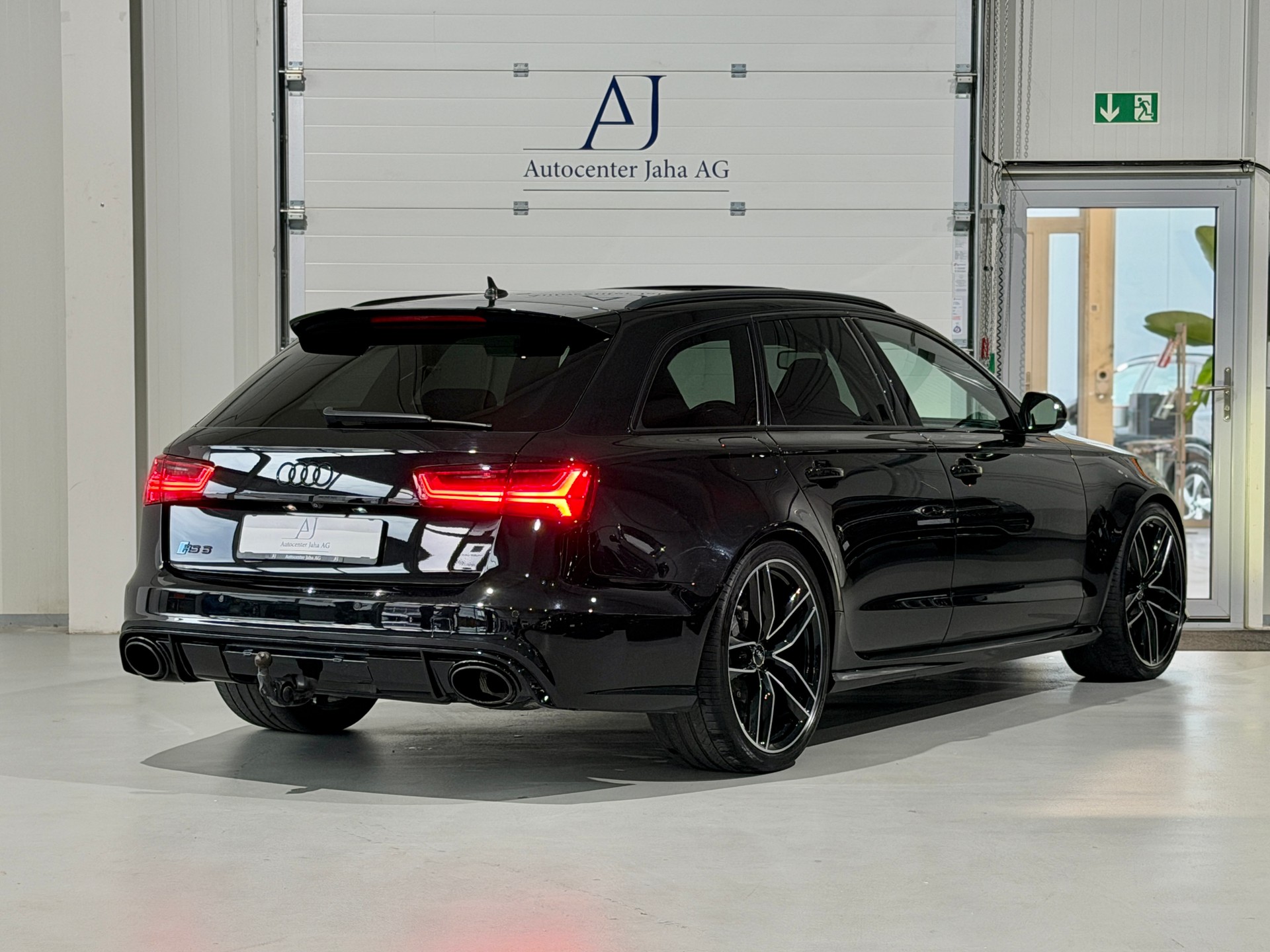 AUDI RS6 Avant 4.0 TFSI V8 performance quattro (AHK 2.1T)-image-6