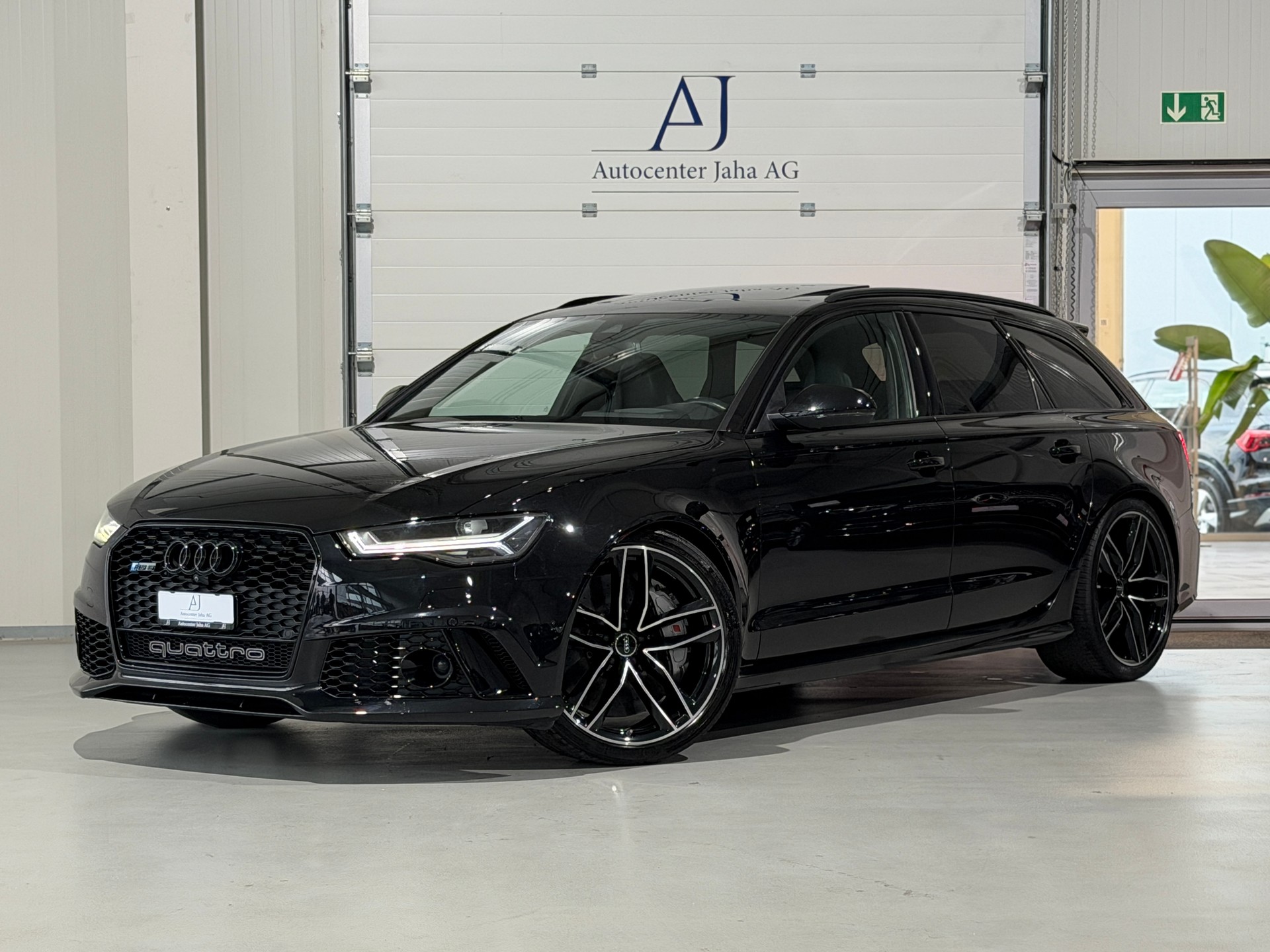 AUDI RS6 Avant 4.0 TFSI V8 performance quattro (AHK 2.1T)-image-0