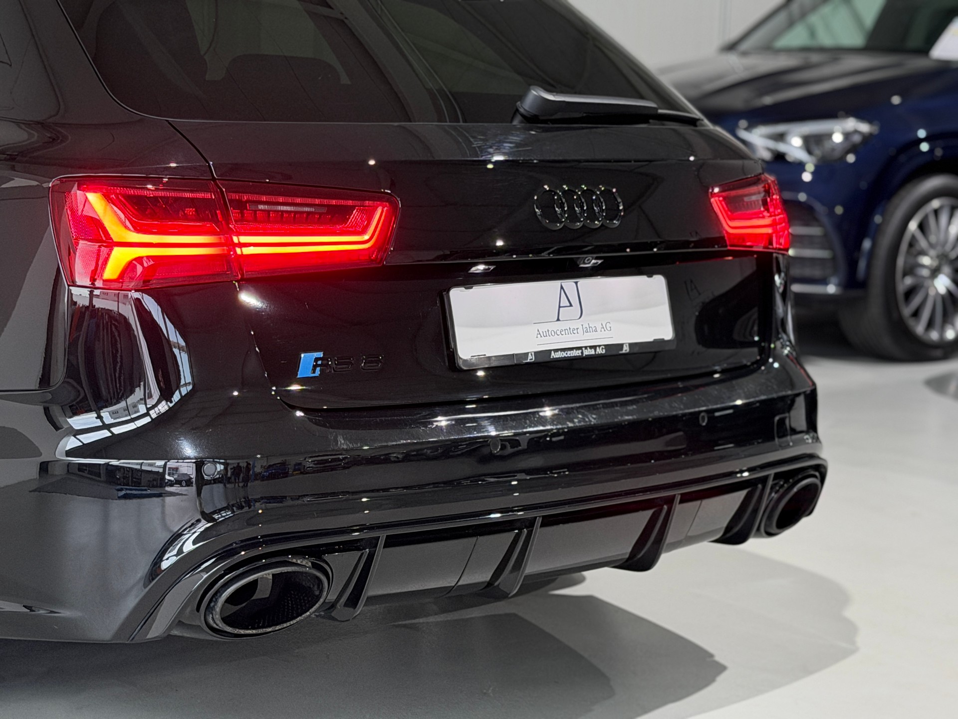 AUDI RS6 Avant 4.0 TFSI V8 performance quattro (AHK 2.1T)-image-10
