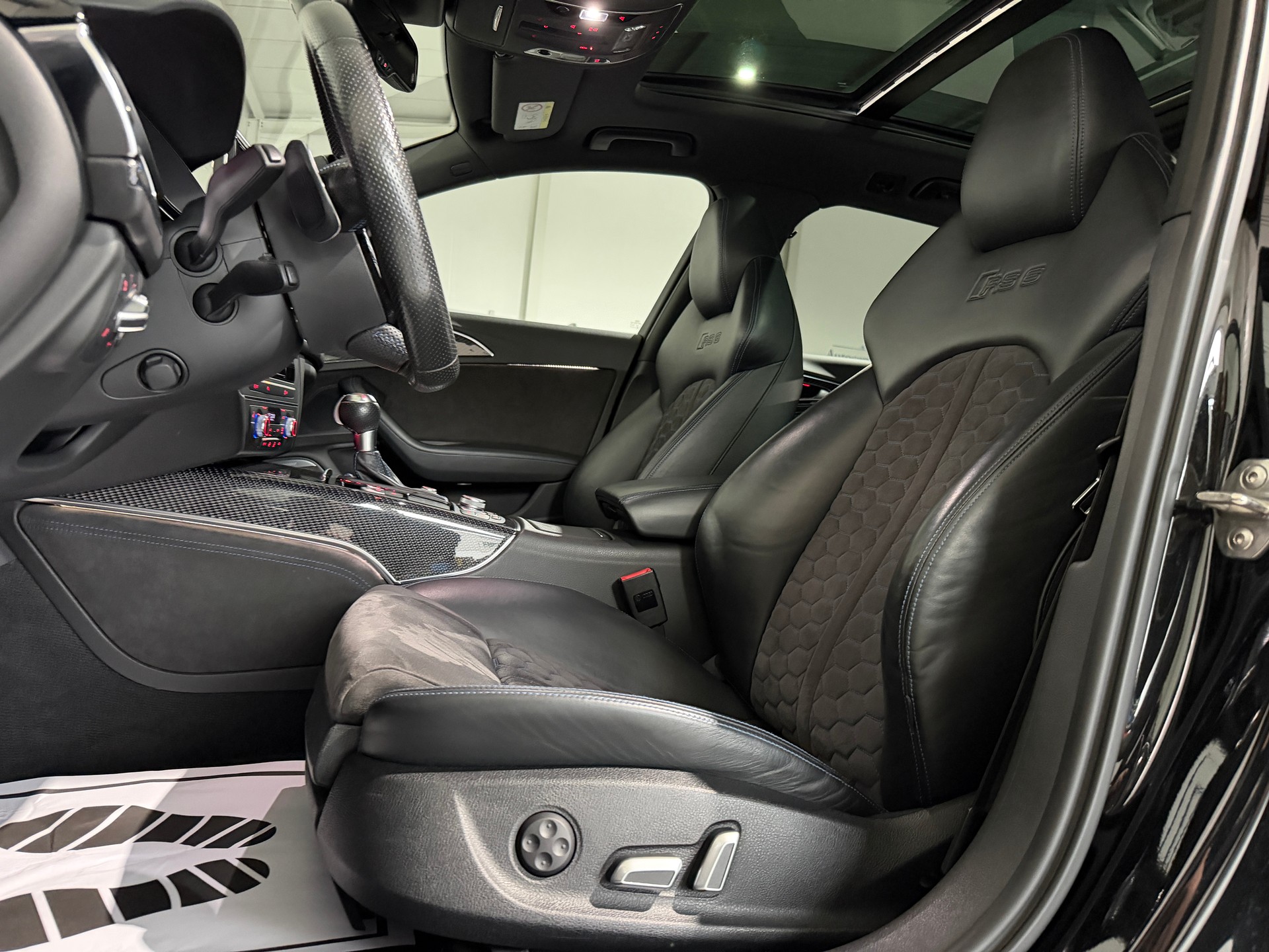 AUDI RS6 Avant 4.0 TFSI V8 performance quattro (AHK 2.1T)-image-18