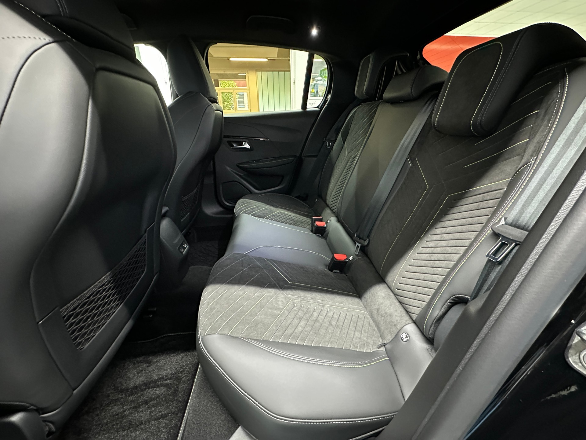 PEUGEOT 208 1.2 MHEV 145 GT-image-8