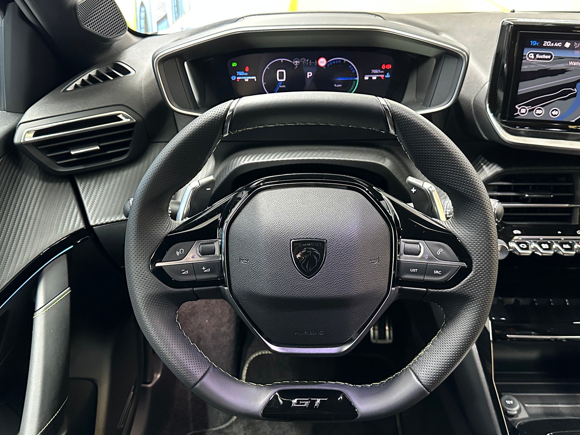 PEUGEOT 208 1.2 MHEV 145 GT-image-10