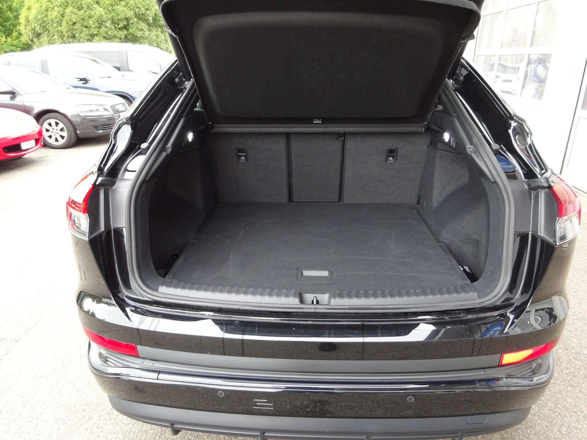 AUDI Q4 Sportback e-tron 50 quattro-image-12