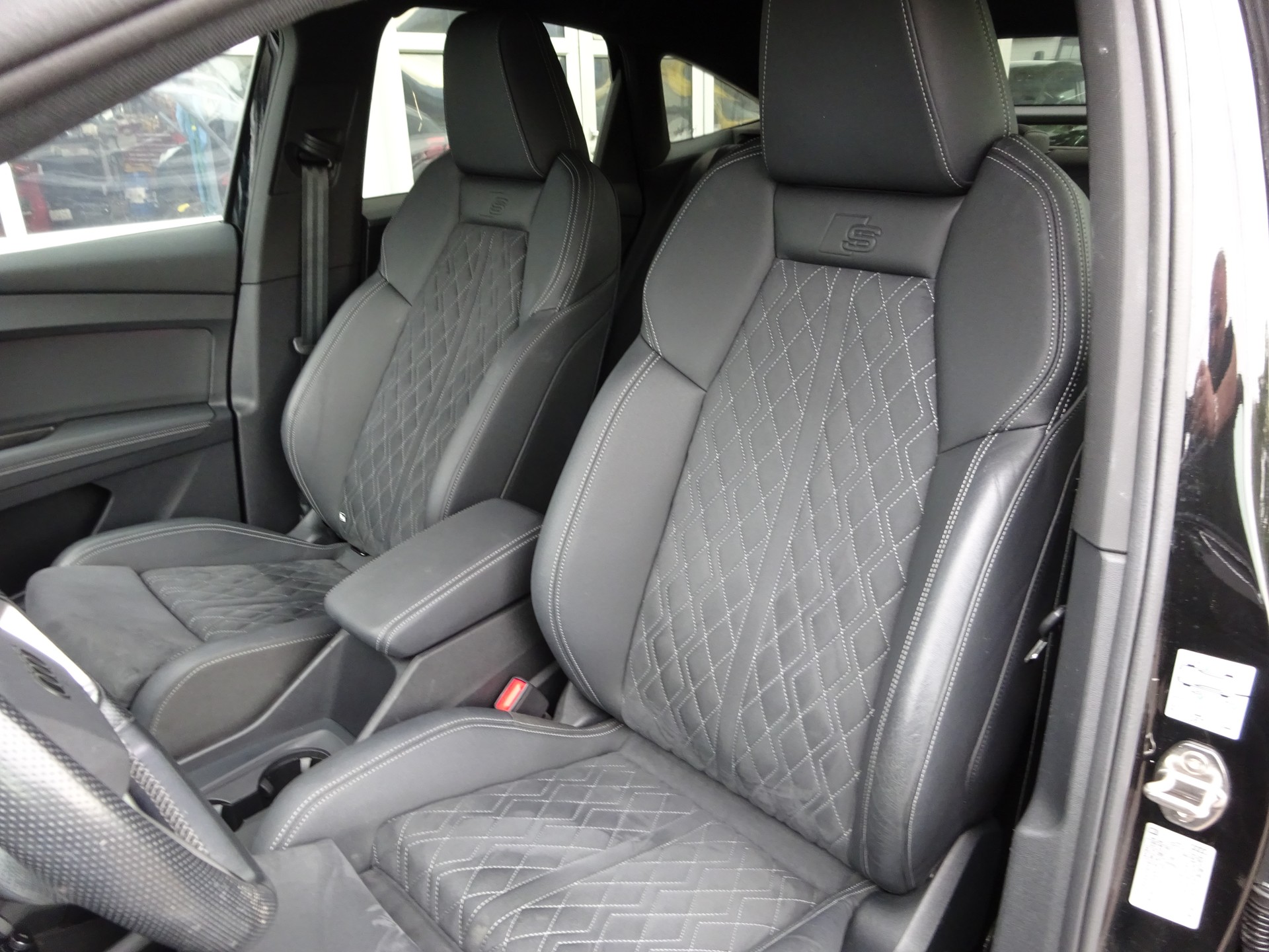 AUDI Q4 Sportback e-tron 50 quattro-image-6