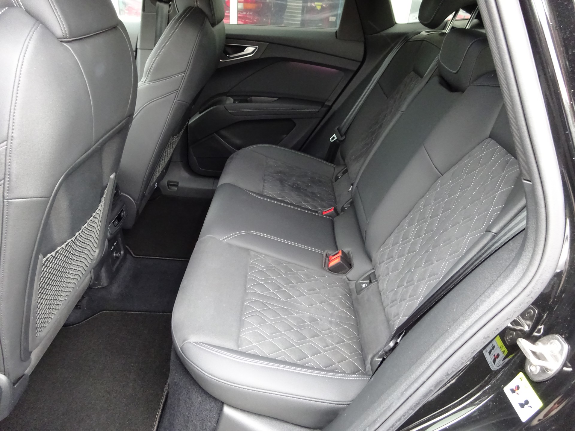 AUDI Q4 Sportback e-tron 50 quattro-image-10