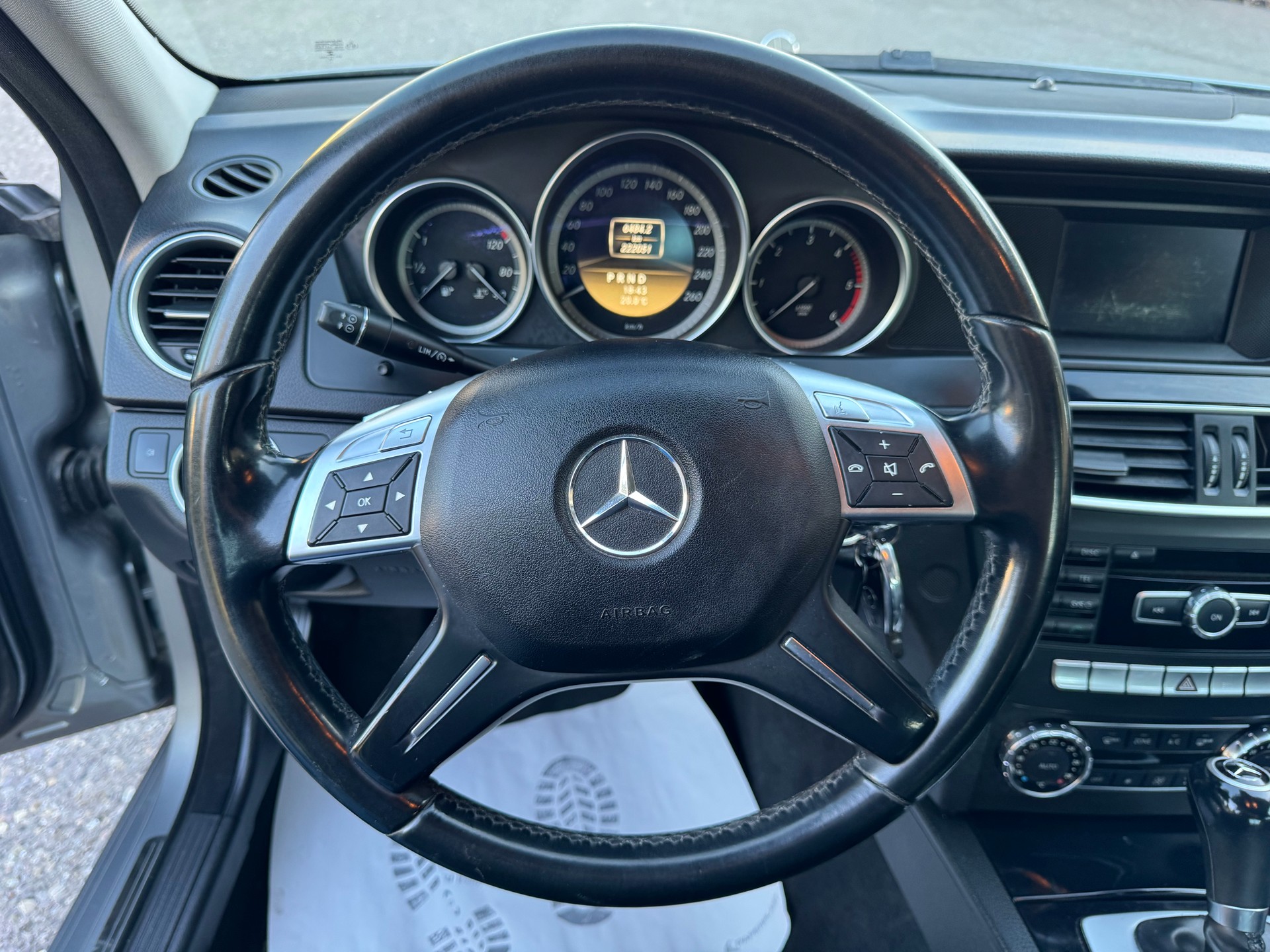 MERCEDES-BENZ C 200 CDI BlueEfficiency Automatic-image-18