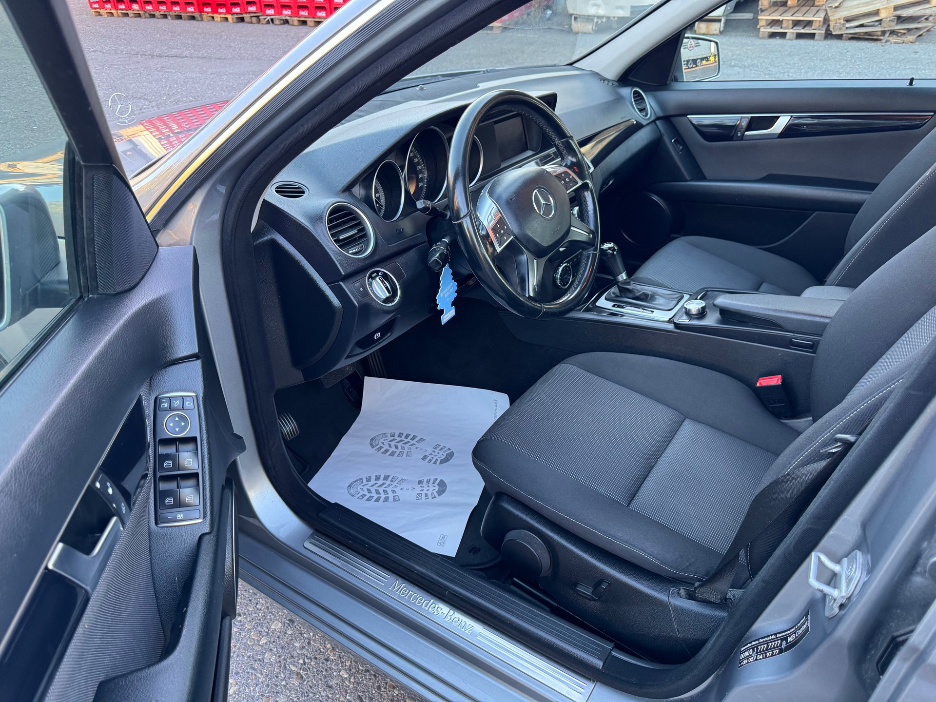 MERCEDES-BENZ C 200 CDI BlueEfficiency Automatic-image-12