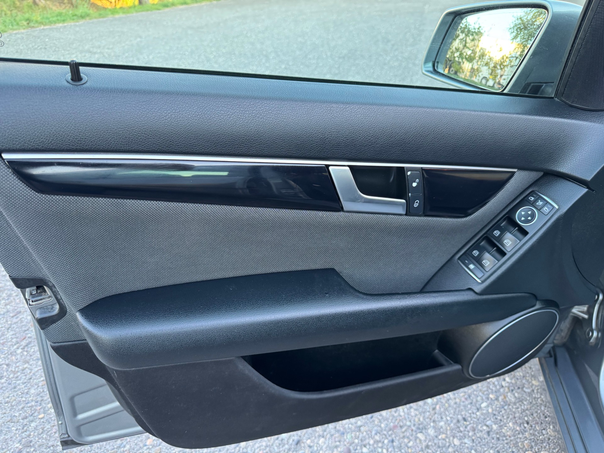 MERCEDES-BENZ C 200 CDI BlueEfficiency Automatic-image-13
