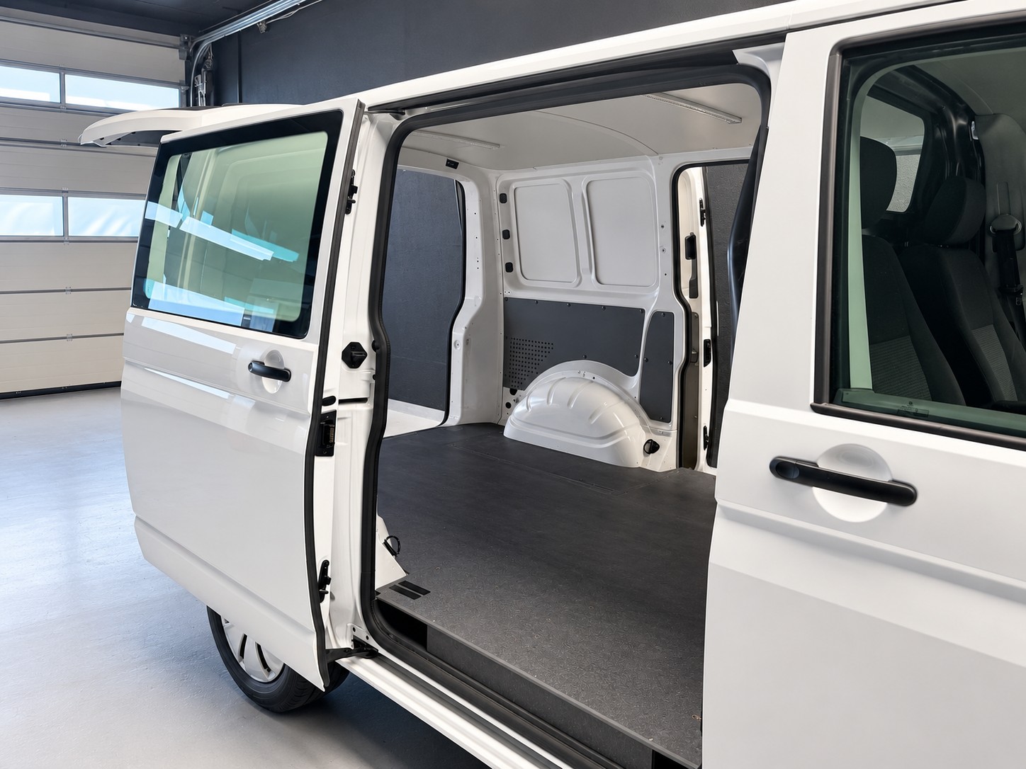 VW T6.1 2.0 TDI DSG • Schiebetüren links & rechts-image-4