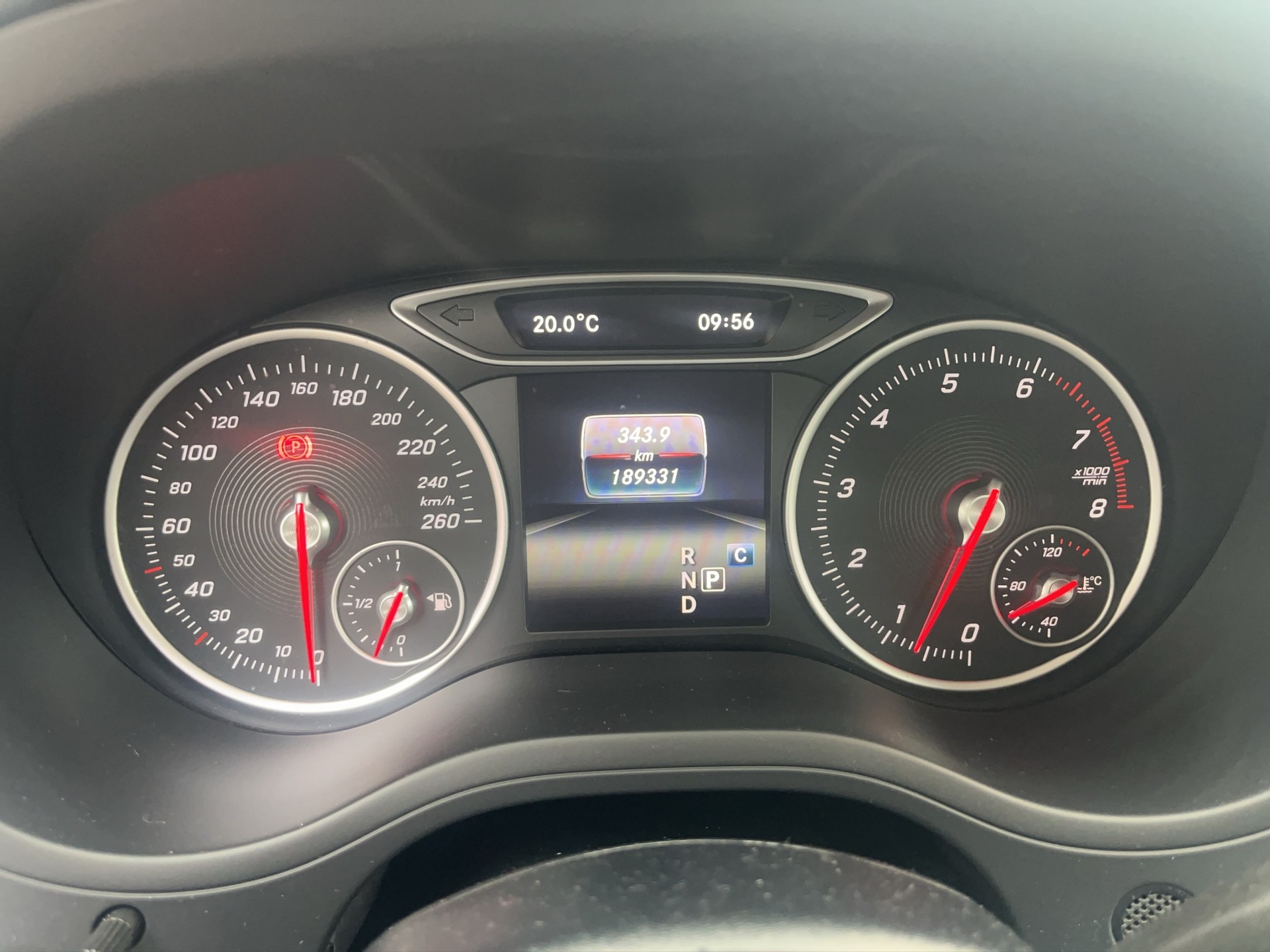 MERCEDES-BENZ B 220 AMG Line 4Matic 7G-DCT-image-10