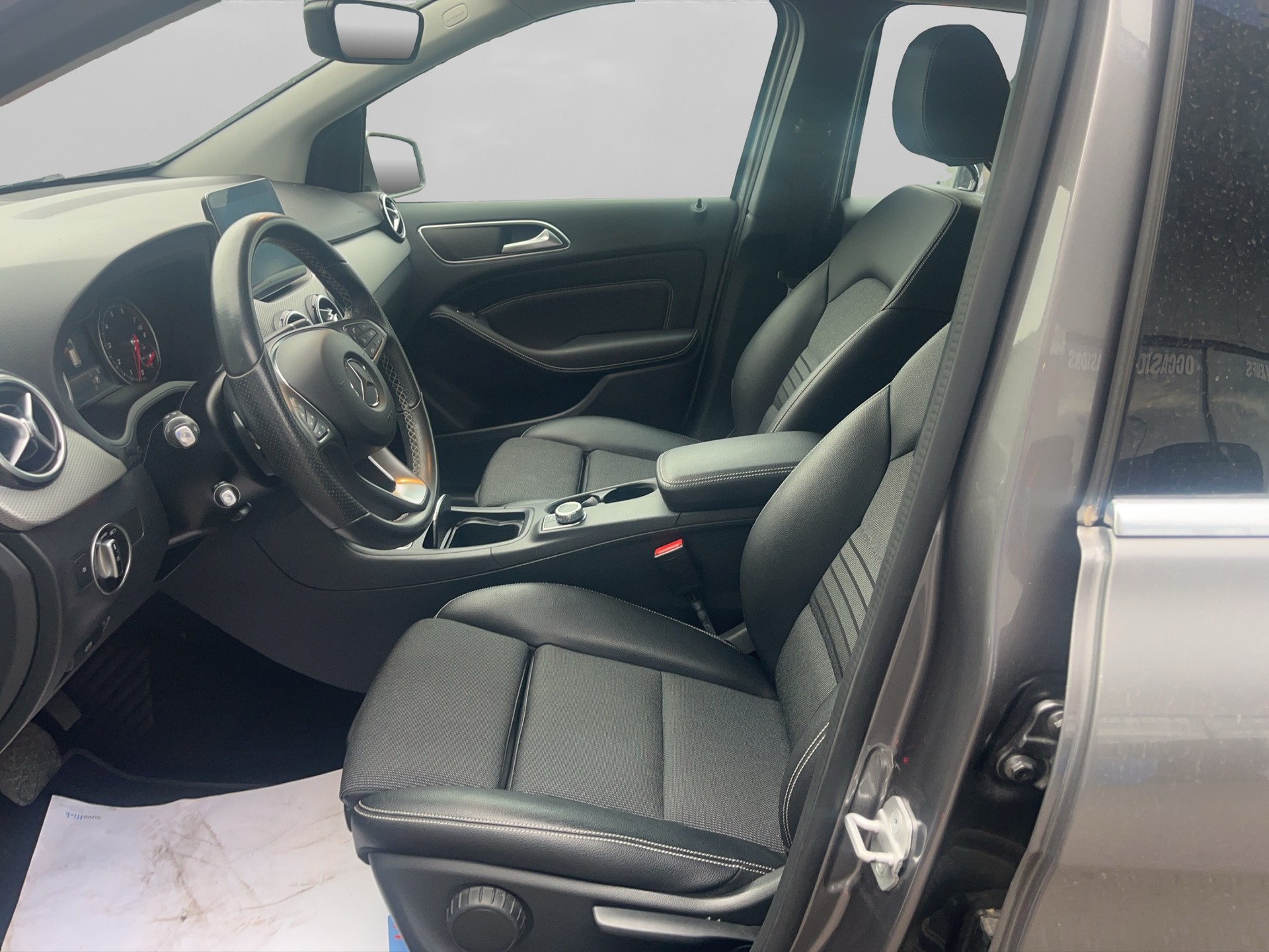 MERCEDES-BENZ B 220 AMG Line 4Matic 7G-DCT-image-8
