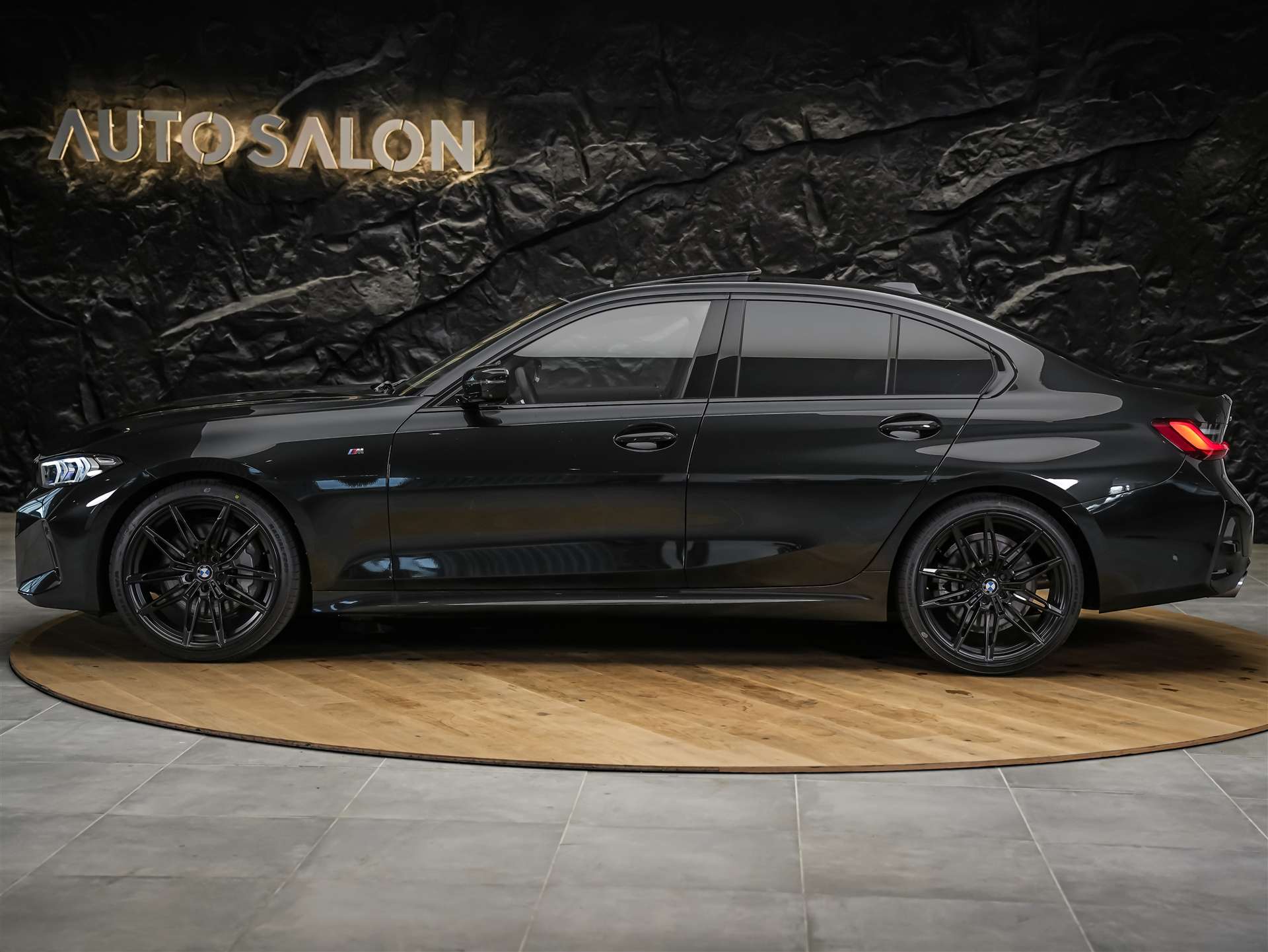 BMW 330d xDrive Steptronic M Sport Pro *Facelift*Werksgarantie*Panorama*360°*Head-Up*-image-2