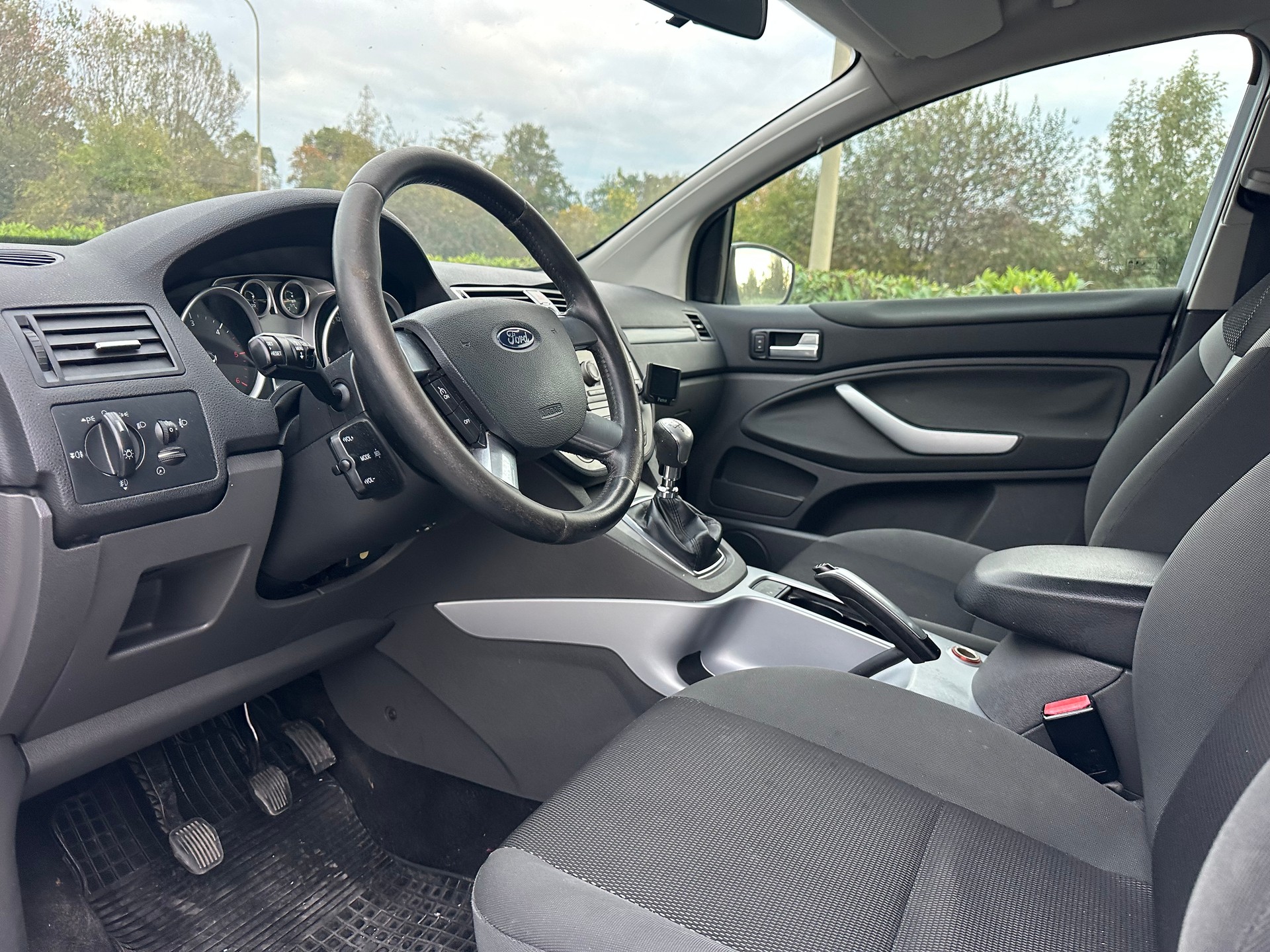 FORD Kuga 2.0 TDCi Carving-image-5