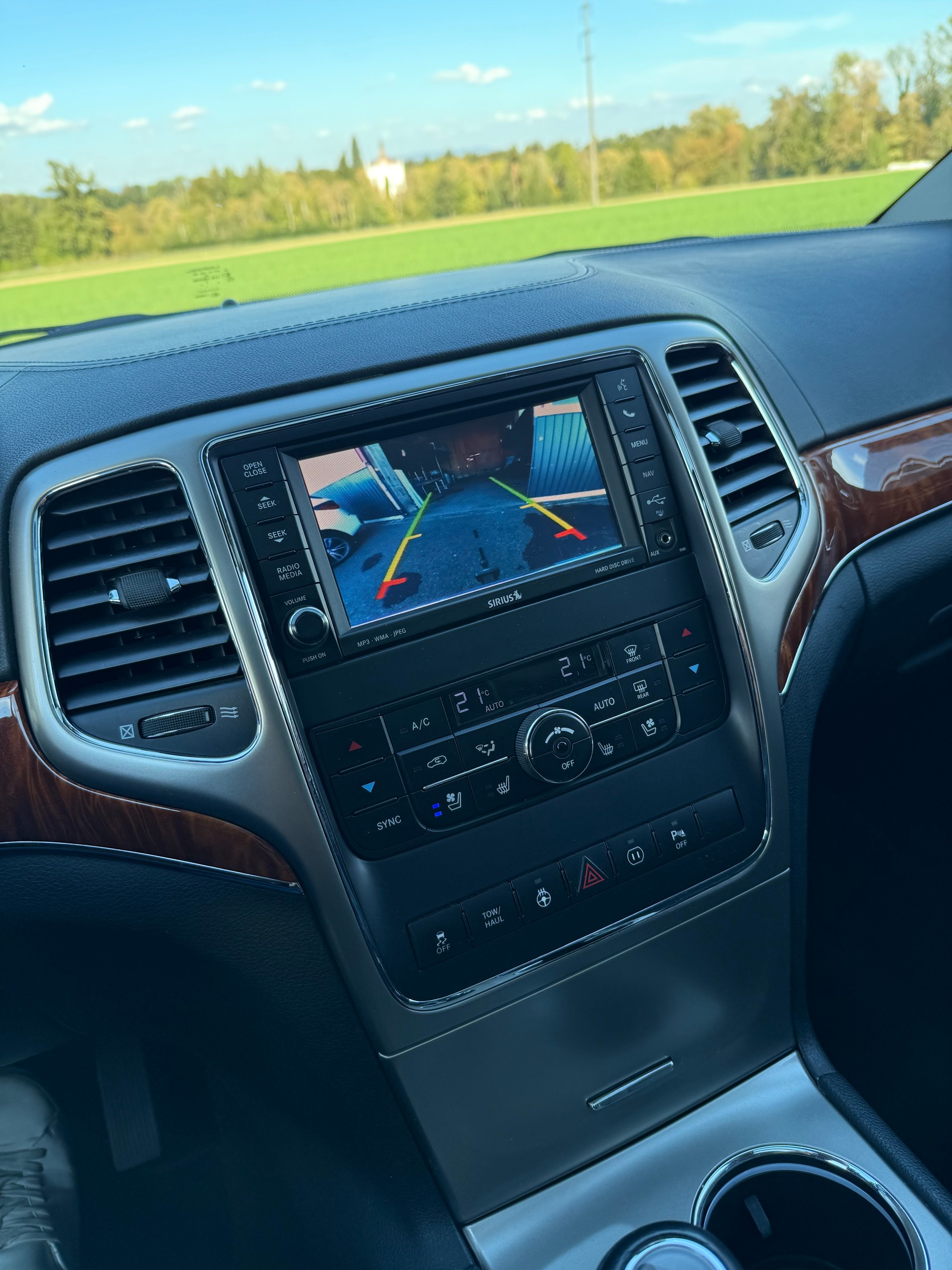 JEEP Grand Cherokee 5.7 HEMI Overland Automatic-image-8