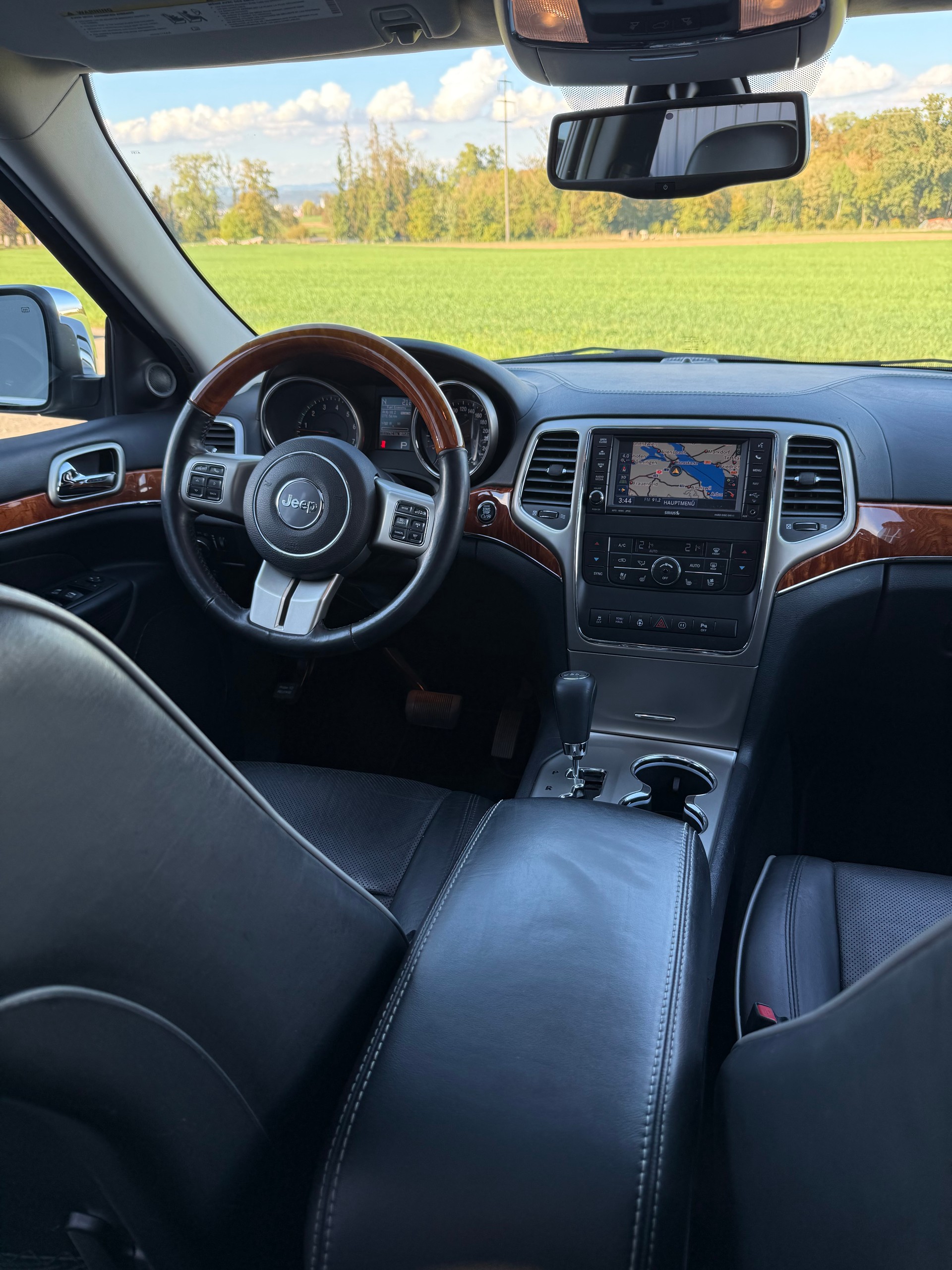 JEEP Grand Cherokee 5.7 HEMI Overland Automatic-image-7