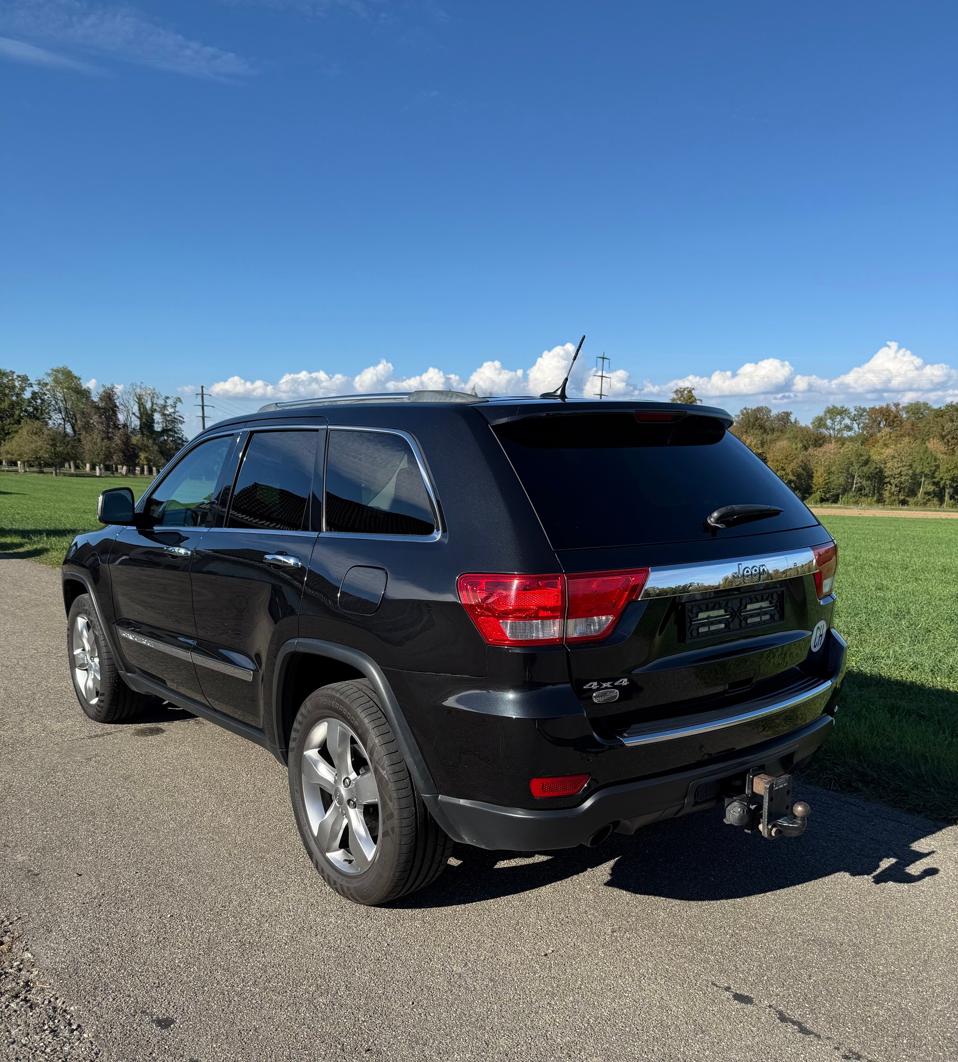 JEEP Grand Cherokee 5.7 HEMI Overland Automatic-image-4