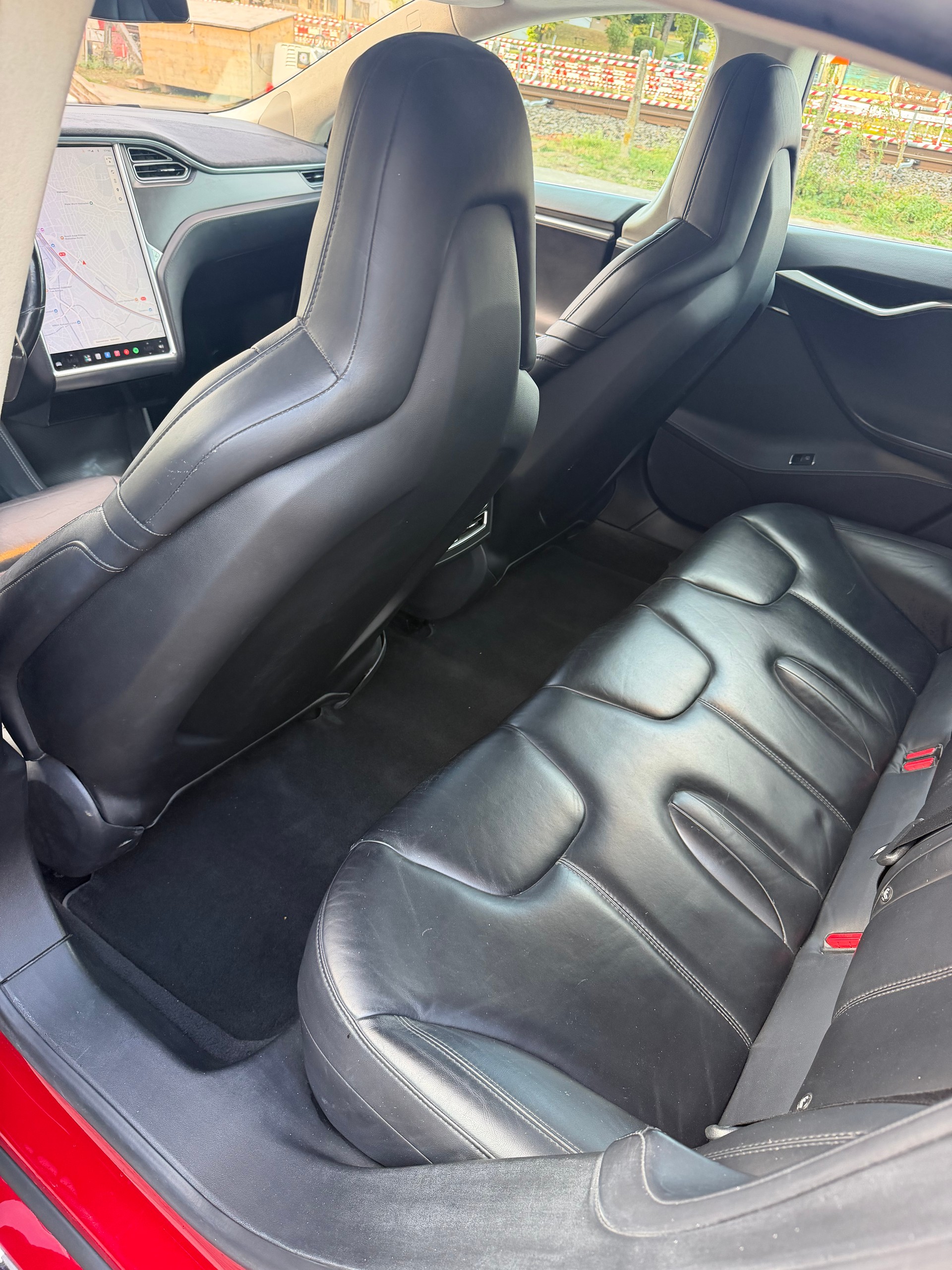TESLA Model S 85 D Performance-image-8