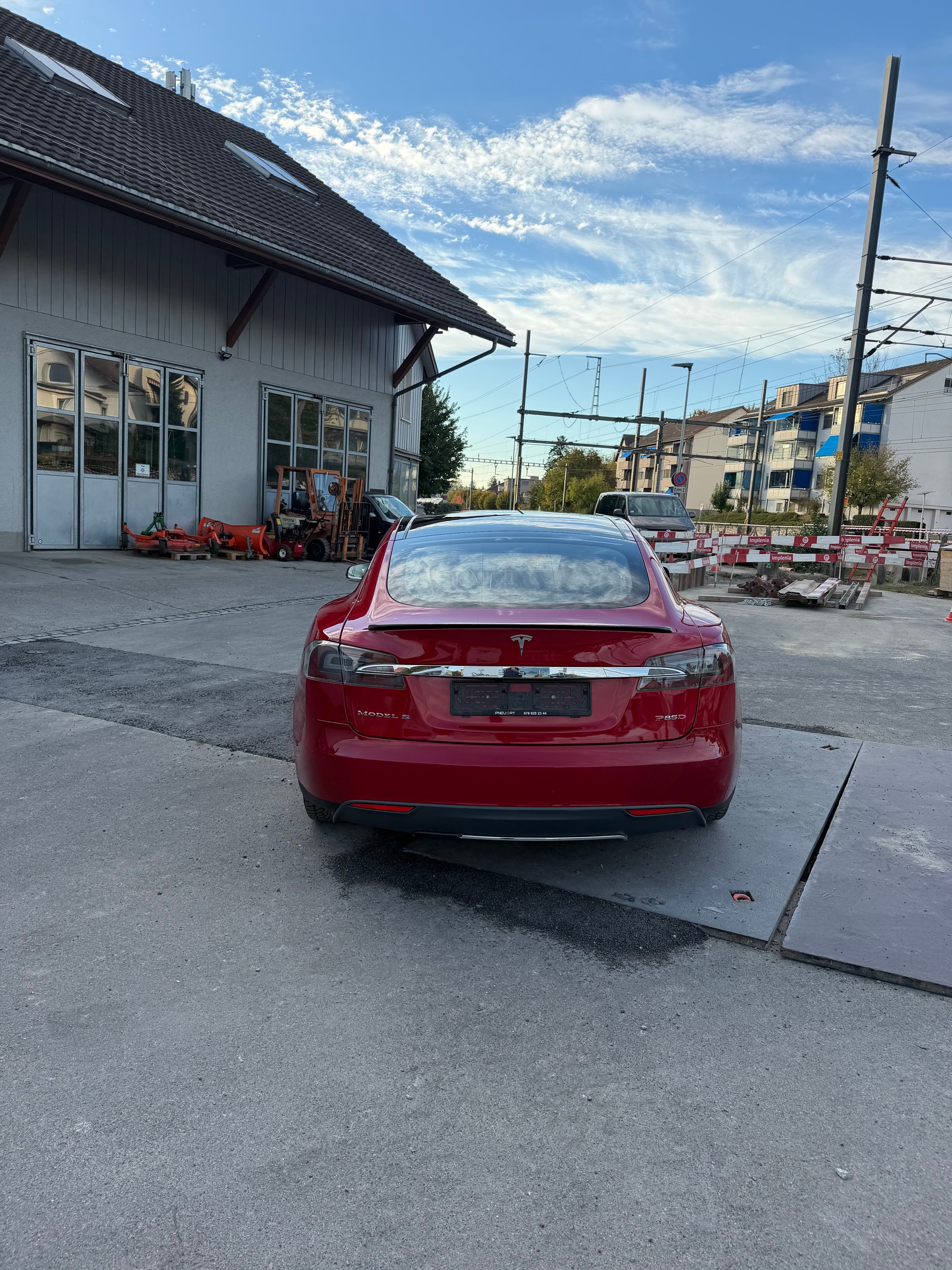 TESLA Model S 85 D Performance-image-7