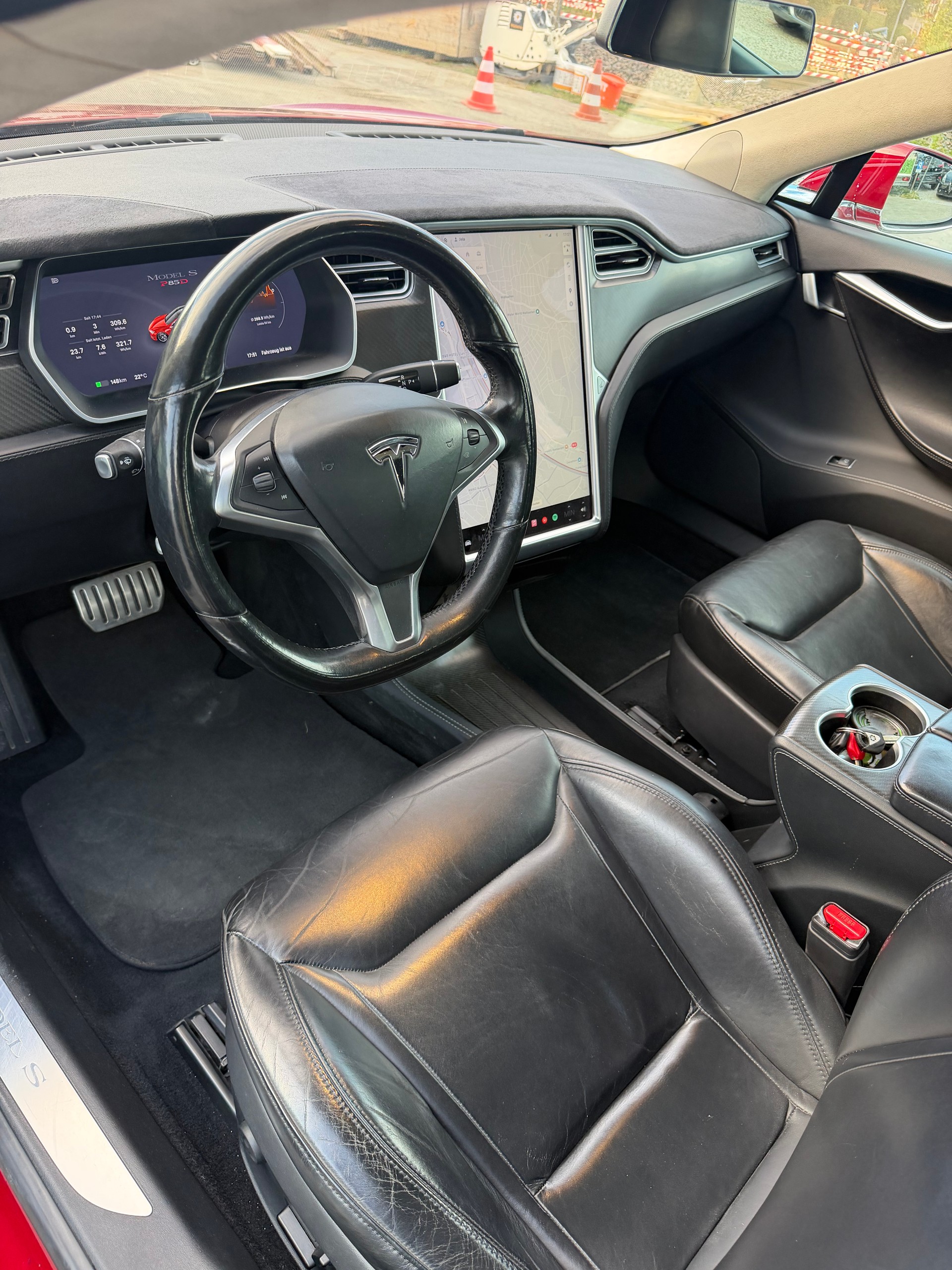 TESLA Model S 85 D Performance-image-9