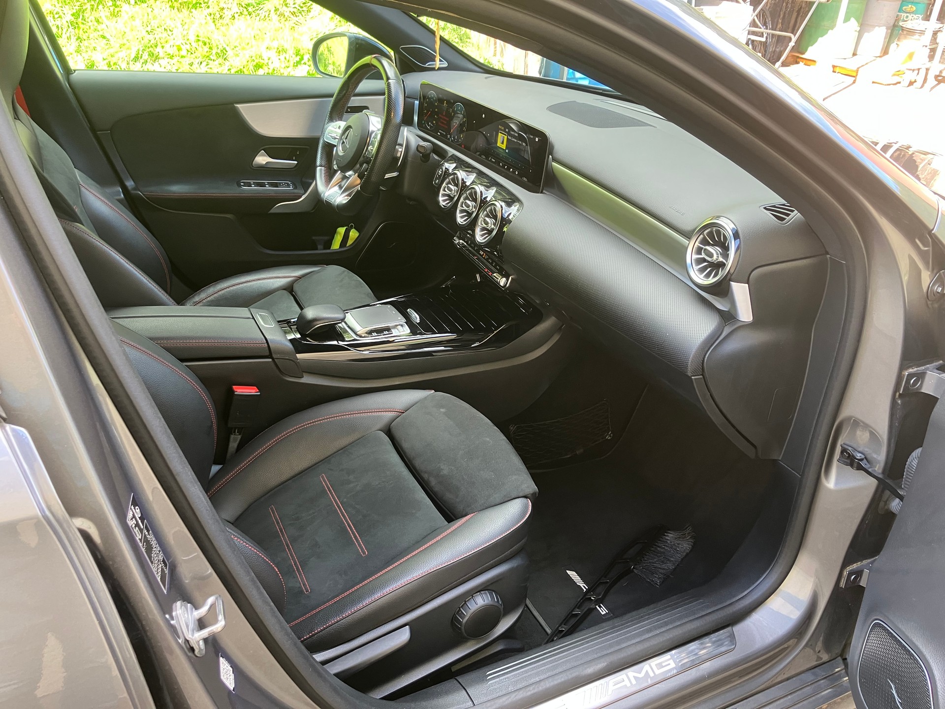 MERCEDES-BENZ A 35 AMG 4Matic Speedshift-image-2