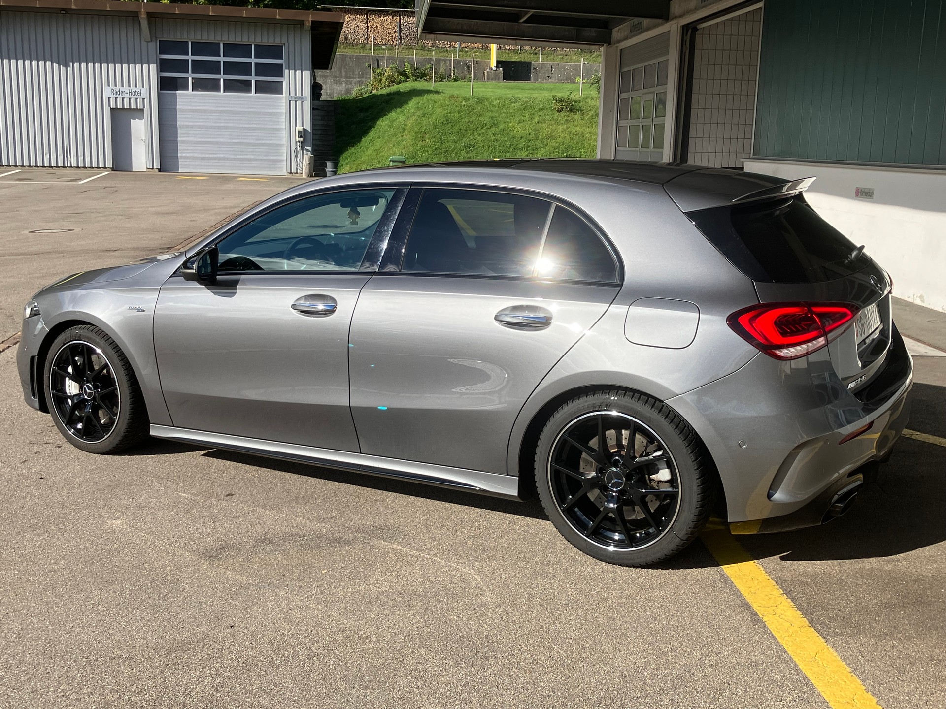 MERCEDES-BENZ A 35 AMG 4Matic Speedshift-image-1