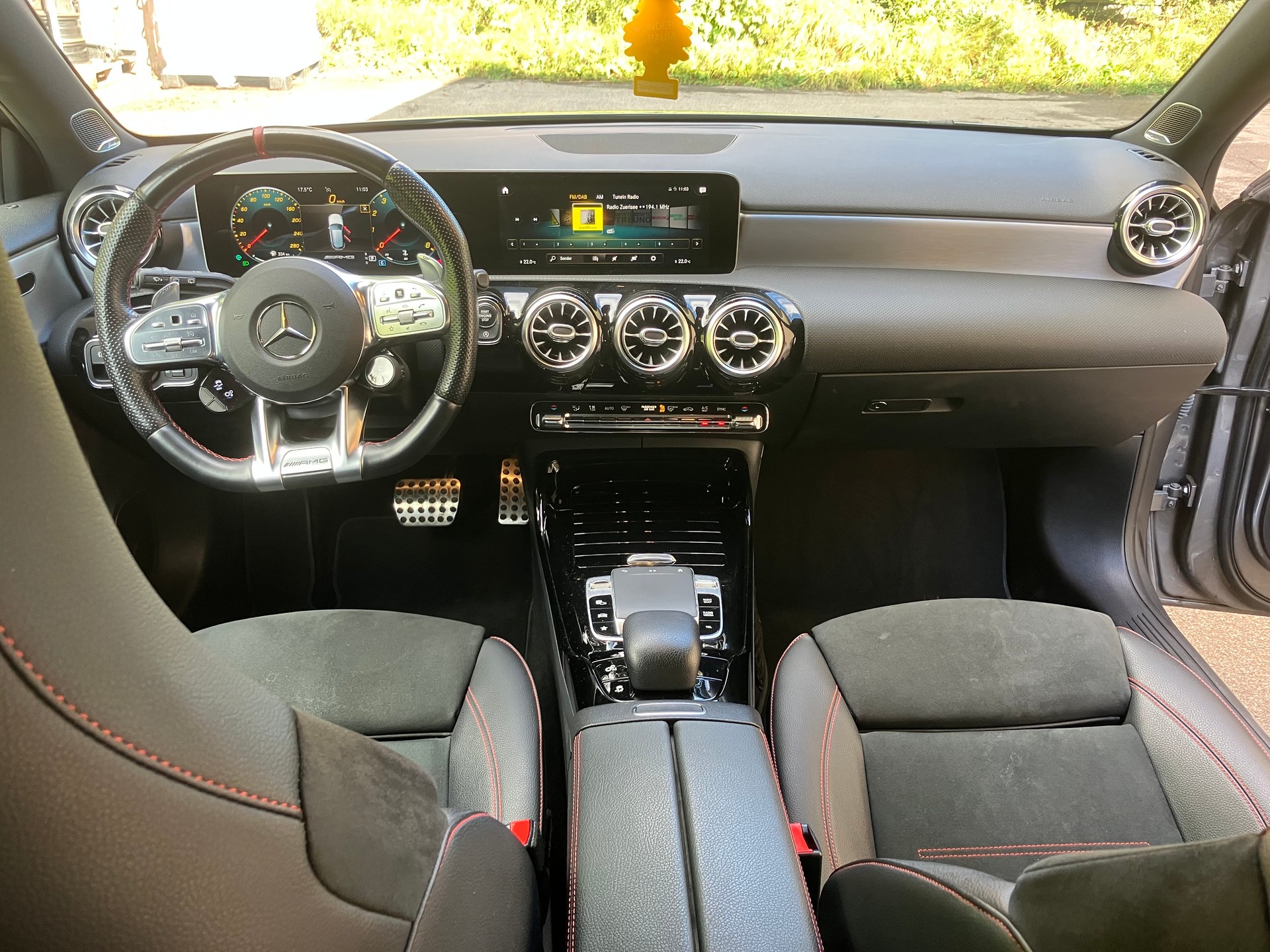 MERCEDES-BENZ A 35 AMG 4Matic Speedshift-image-6