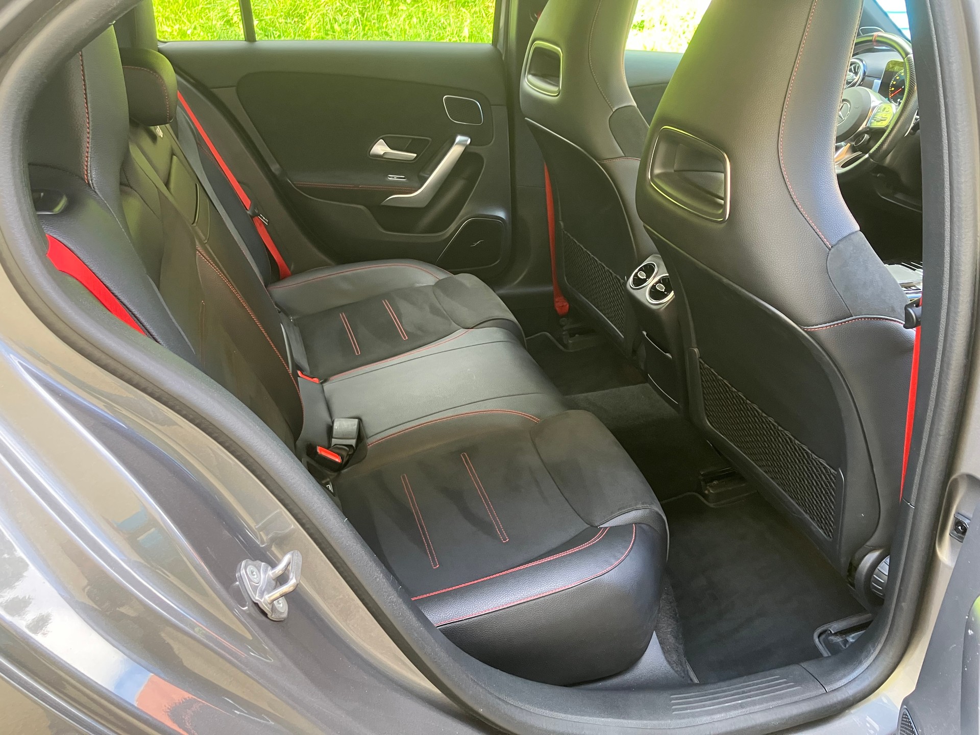 MERCEDES-BENZ A 35 AMG 4Matic Speedshift-image-5