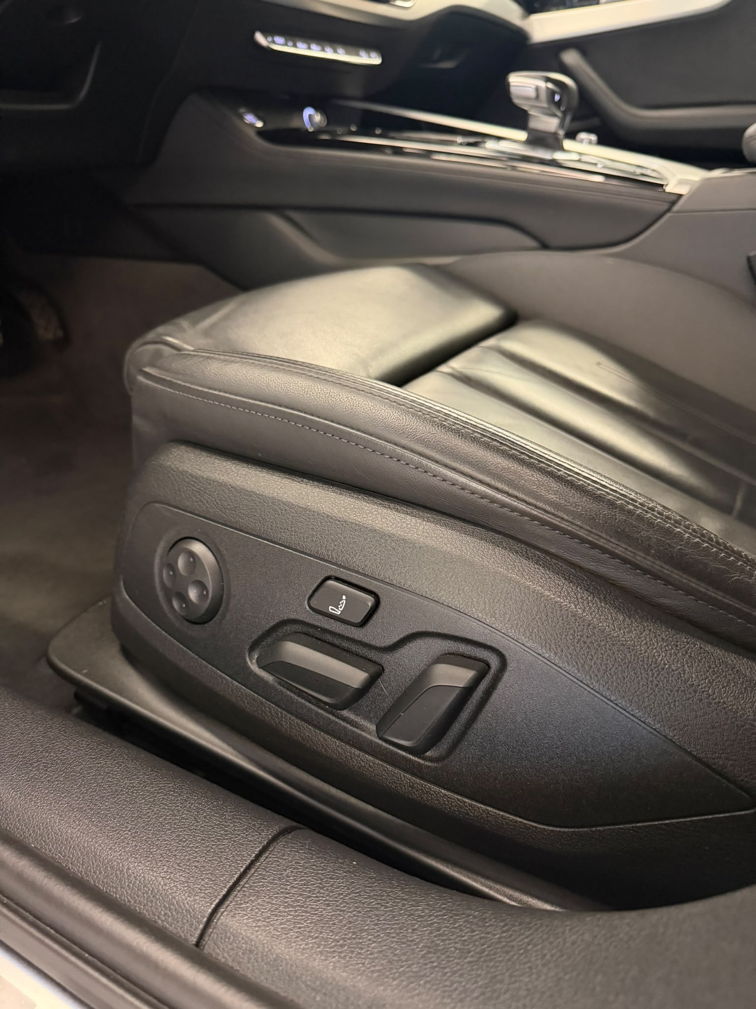 AUDI A4 allroad 40 TDI quattro tiptronic-image-12
