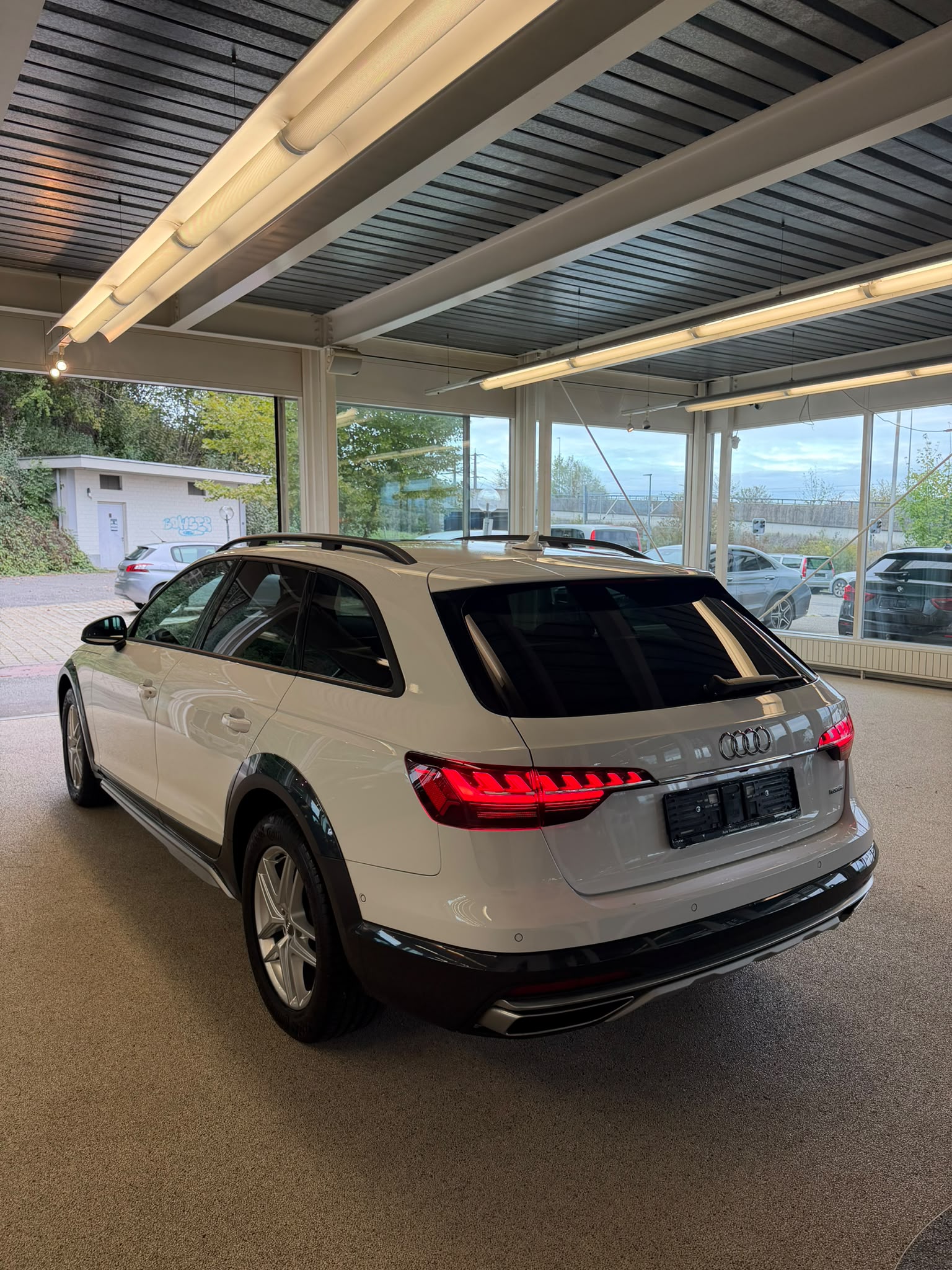 AUDI A4 allroad 40 TDI quattro tiptronic-image-4