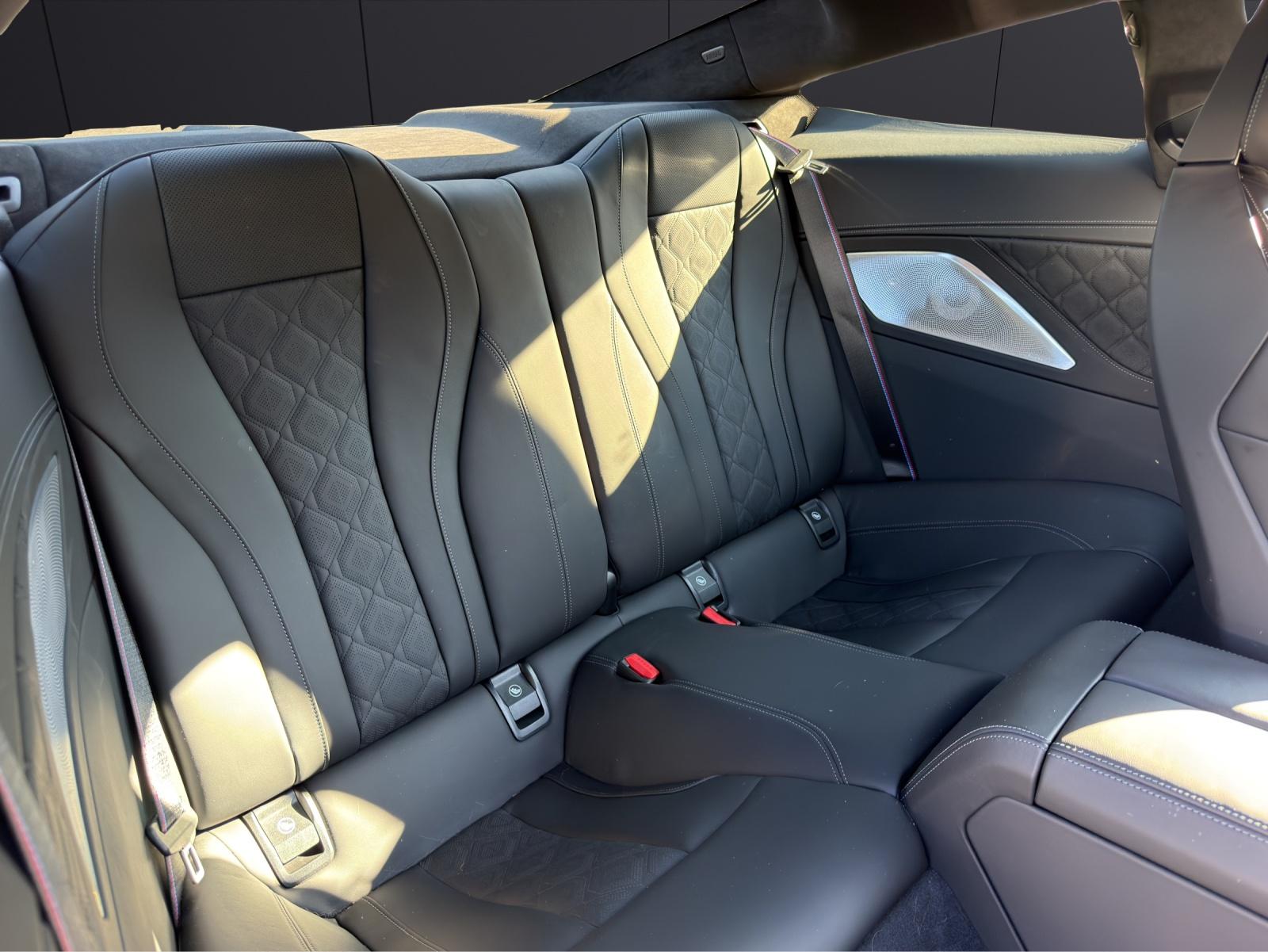 BMW M8 Competition xDrive-image-13