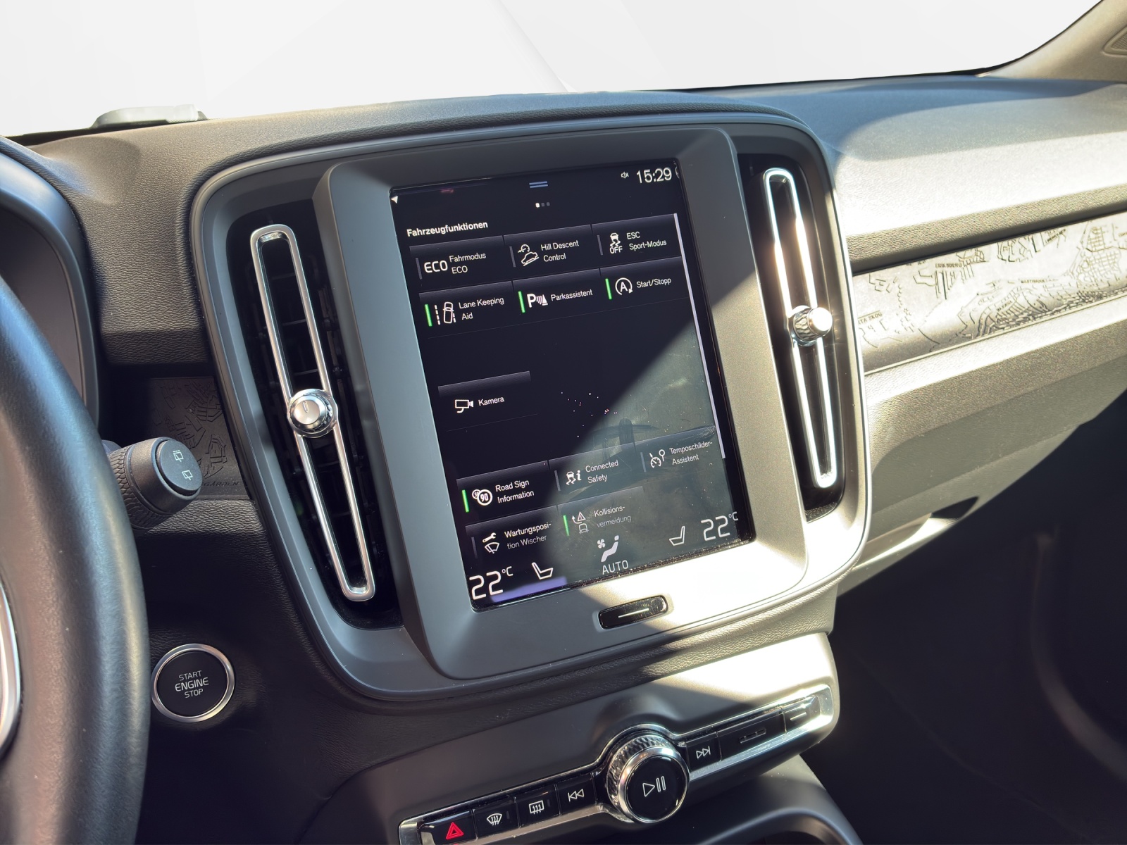 VOLVO XC40 1.5 T3 Momentum Light-image-16