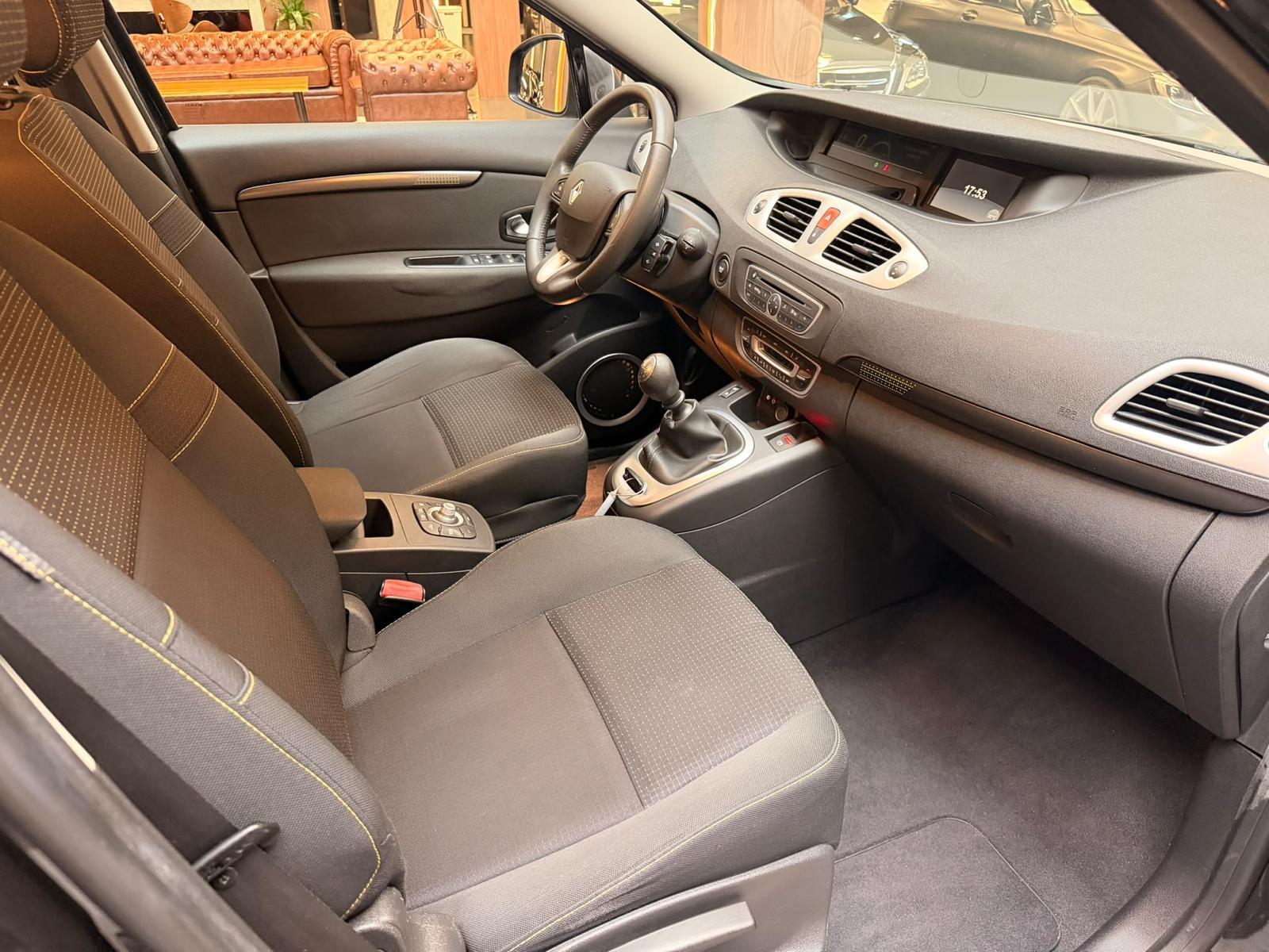 RENAULT Grand Scénic 1.4 TCe 130 Dynamique 5P-image-12