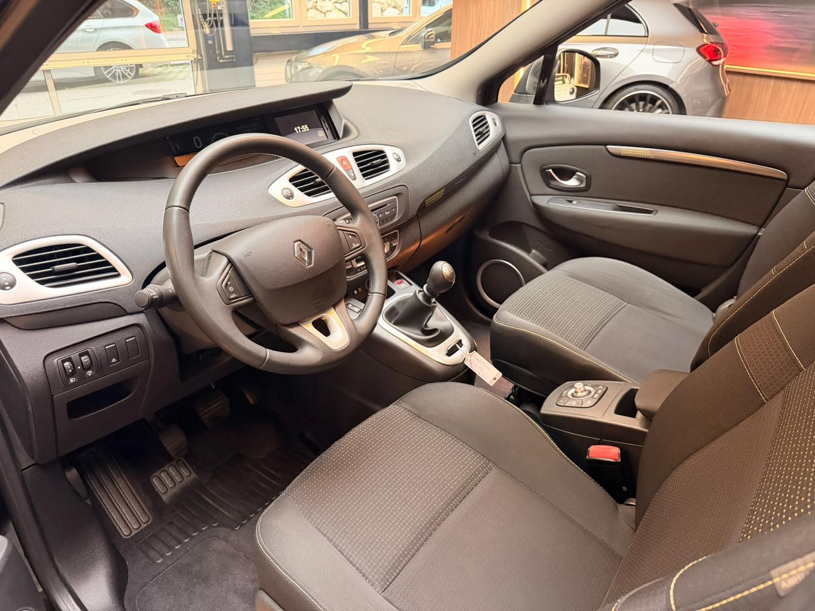 RENAULT Grand Scénic 1.4 TCe 130 Dynamique 5P-image-11