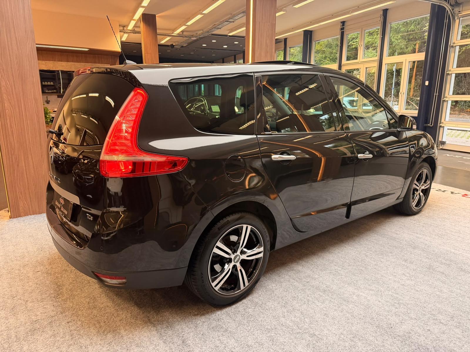 RENAULT Grand Scénic 1.4 TCe 130 Dynamique 5P-image-6